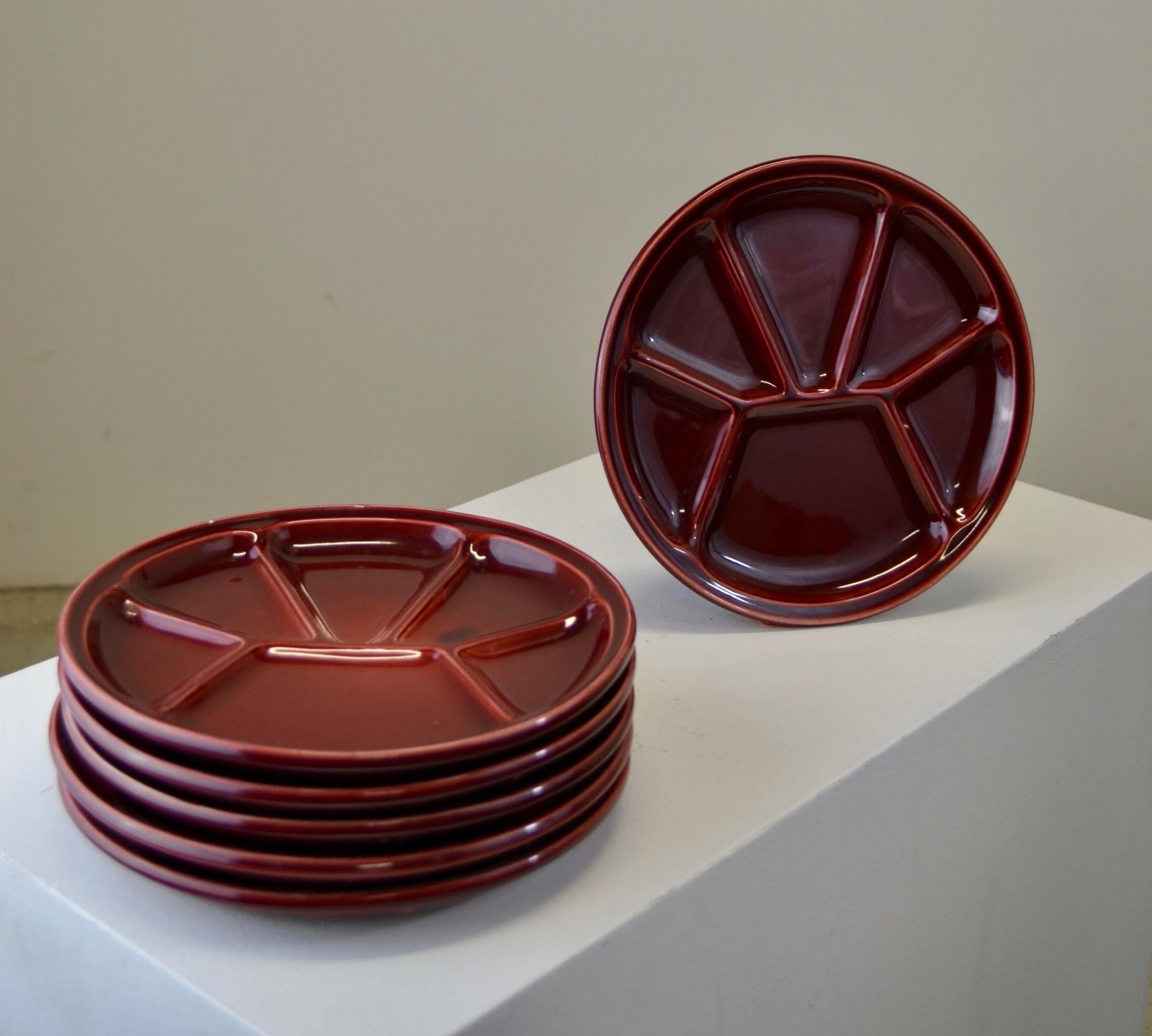 Metà XX secolo Set di sei piatti da fonduta Bordeaux, ceramica Gien, Francia, circa anni '60 in vendita