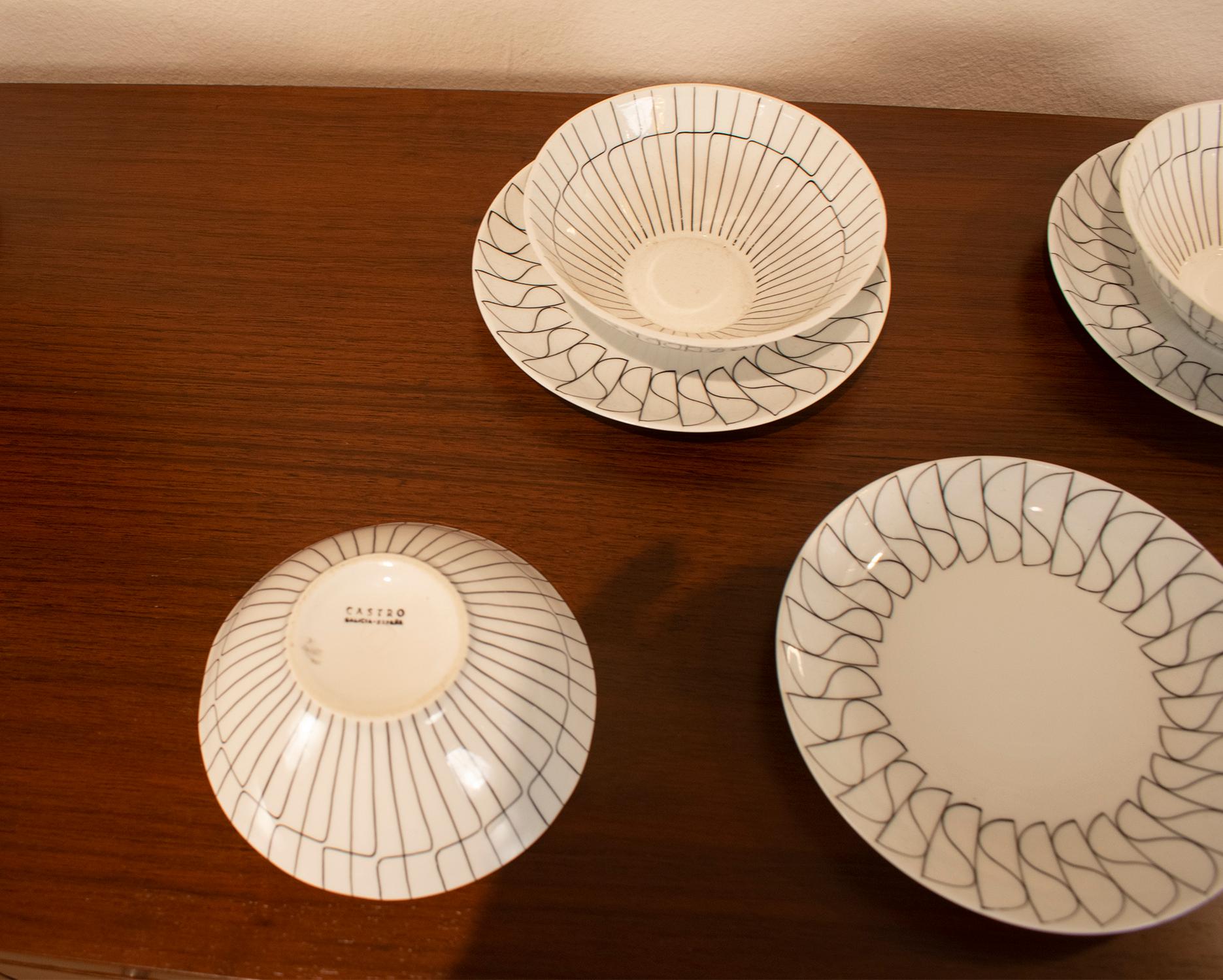 Mid-Century moderno Set di sei ciotole e una più grande. Ceramiche di Castro. Spagna, anni '70 in vendita