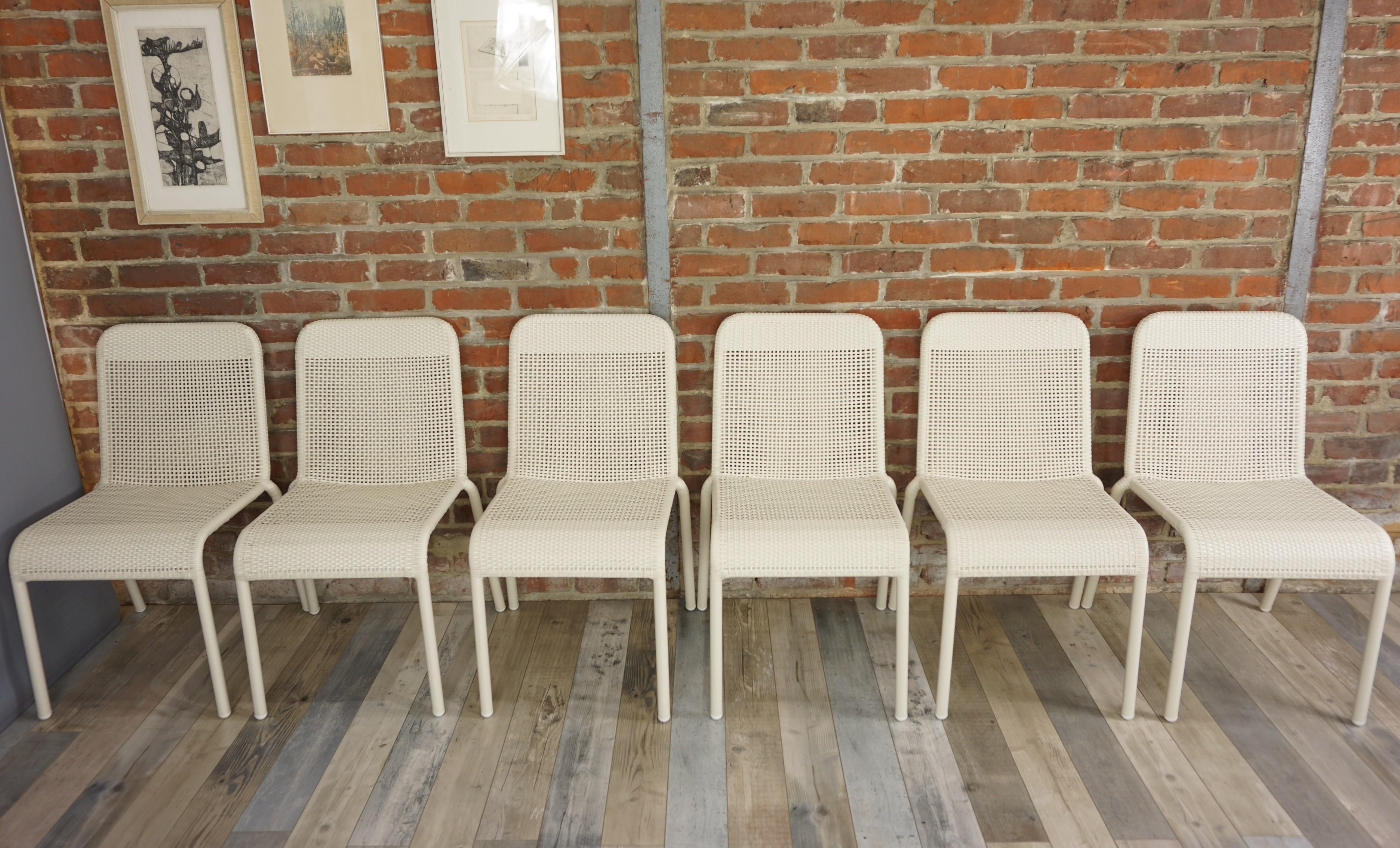 Set of six white braided resin chairs indoor/outdoor. Design and retro style, practical (stackable!) They will be perfect on your terrace, in your veranda, around the swimming-pool, your winter garden, even around the dining table! New items, never