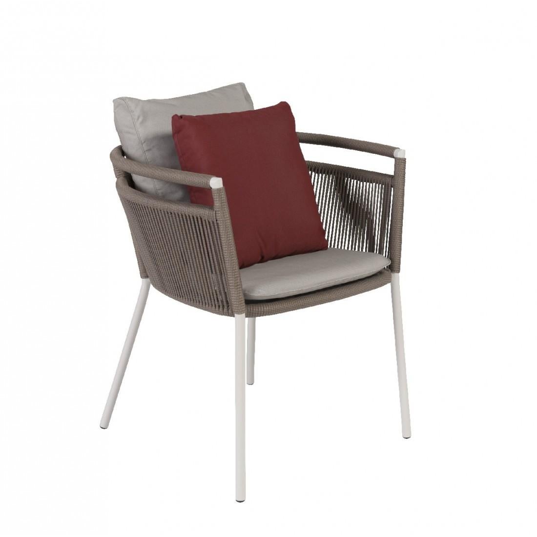 Set aus sechs Design-Sesseln für den Außenbereich mit Aluminiumstruktur und Seilgeflecht. Robustheit und Leichtigkeit, hohe Qualität, widerstandsfähig und weich im Griff, so poetisch, so luftig und design.