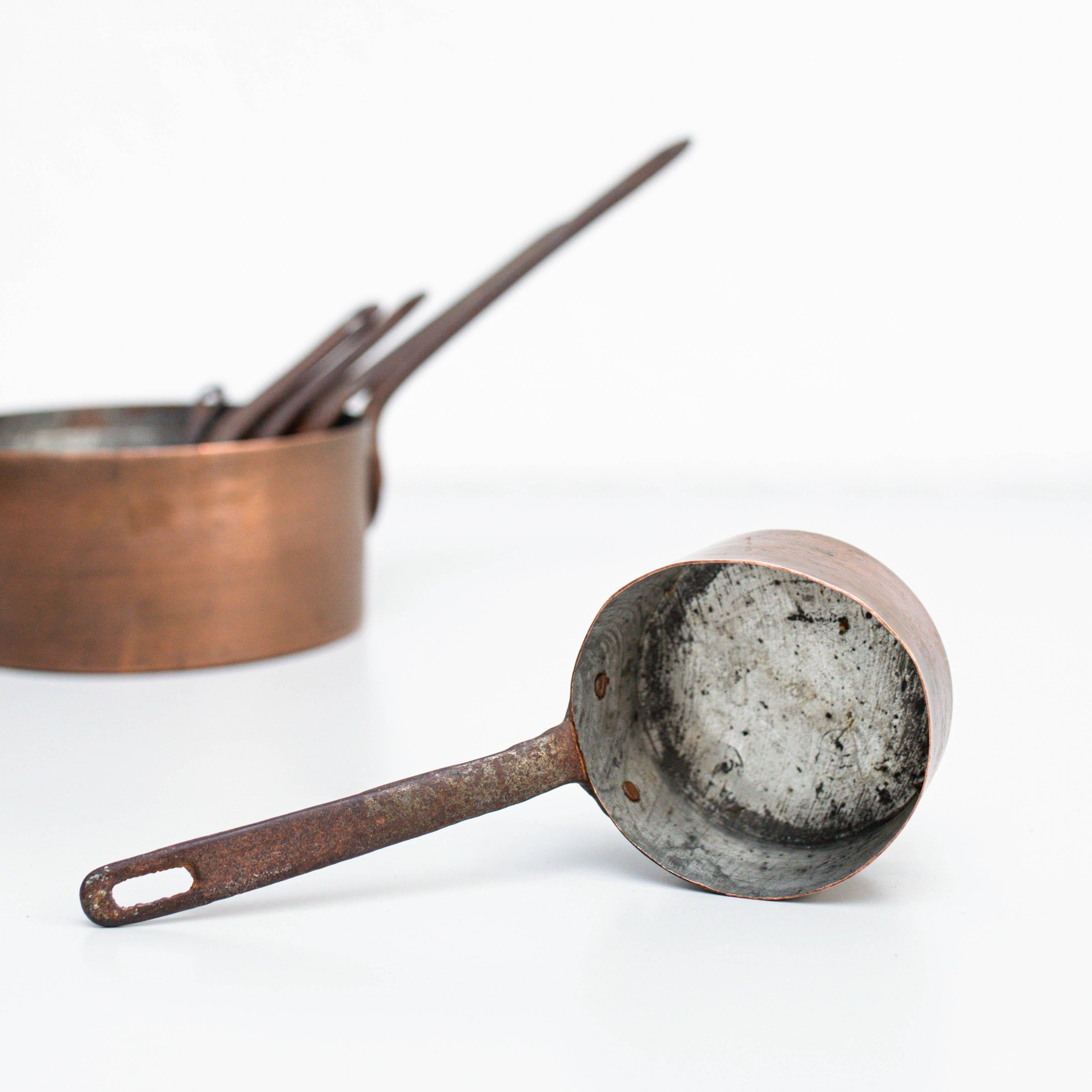 Set di sei vasi in ottone - Spagna, CIRCA 1950 in vendita 4