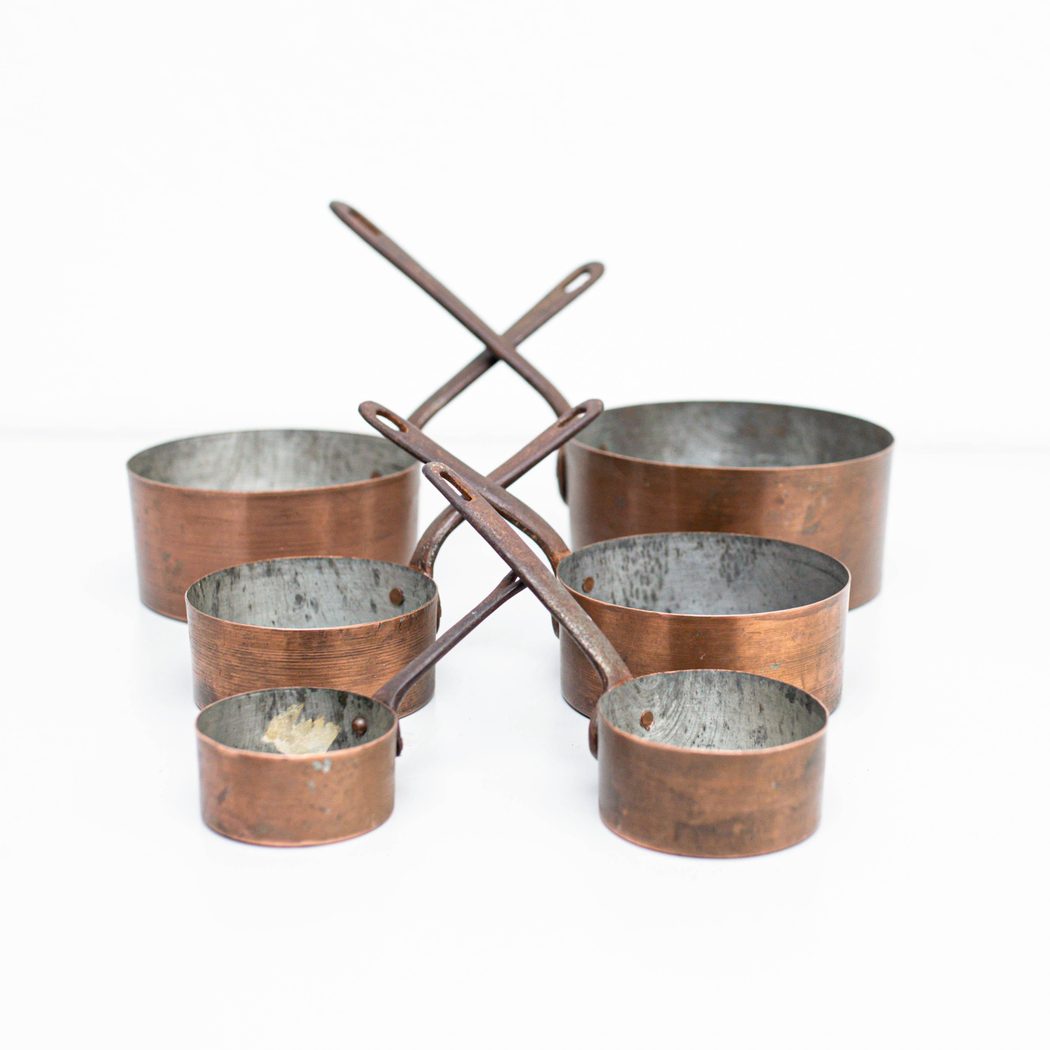 Mid-Century moderno Set di sei vasi in ottone - Spagna, CIRCA 1950 in vendita