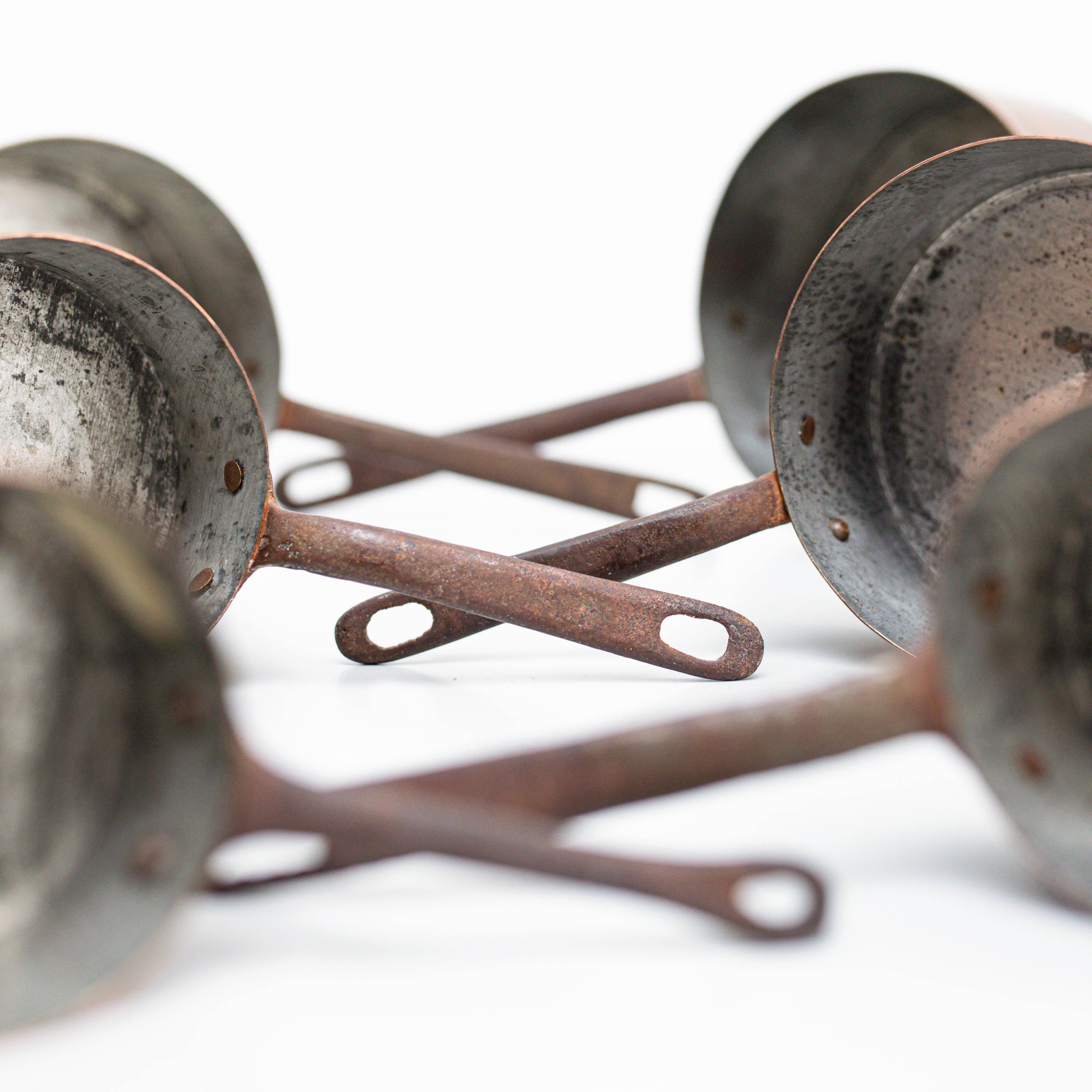 Spagnolo Set di sei vasi in ottone - Spagna, CIRCA 1950 in vendita