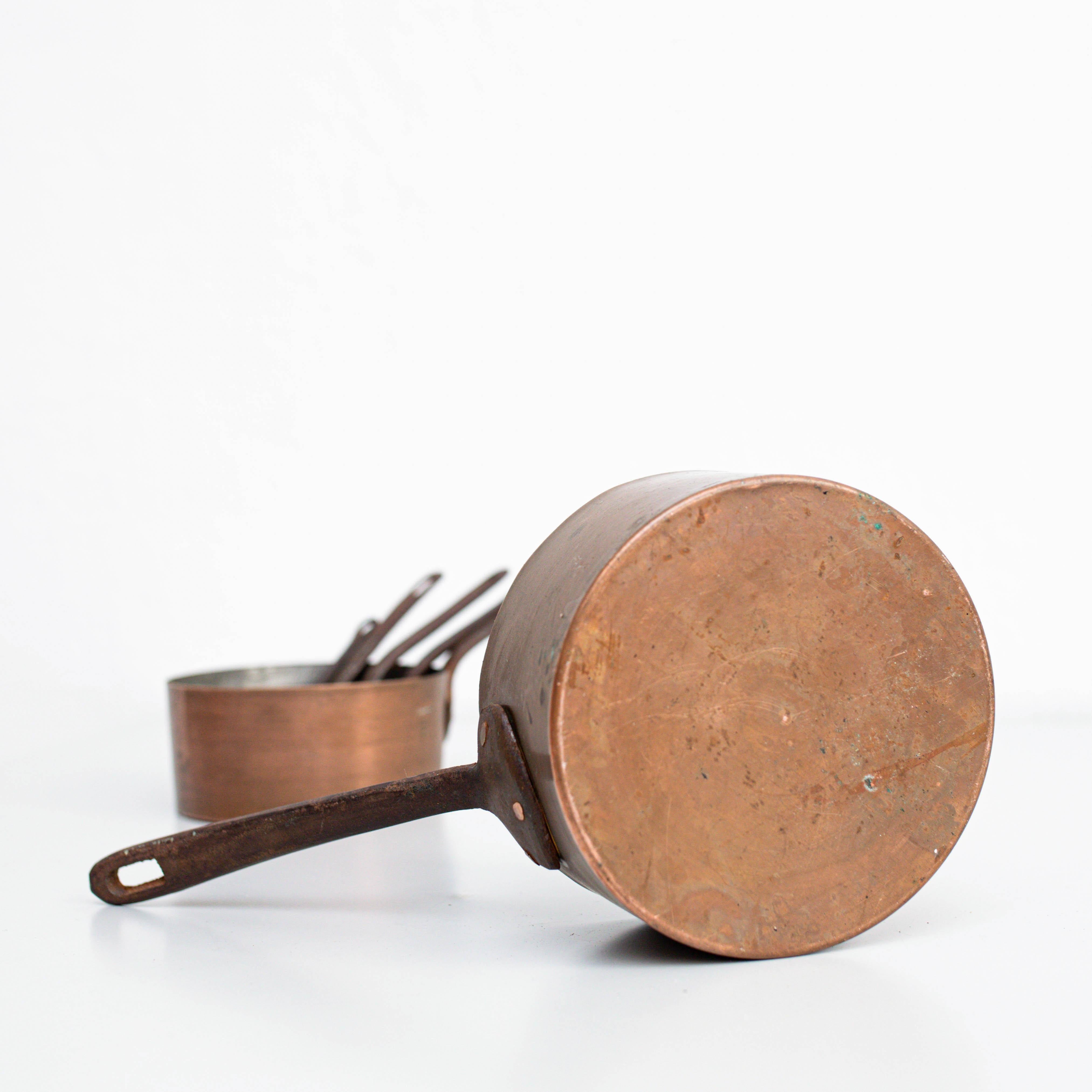 Metà XX secolo Set di sei vasi in ottone - Spagna, CIRCA 1950 in vendita