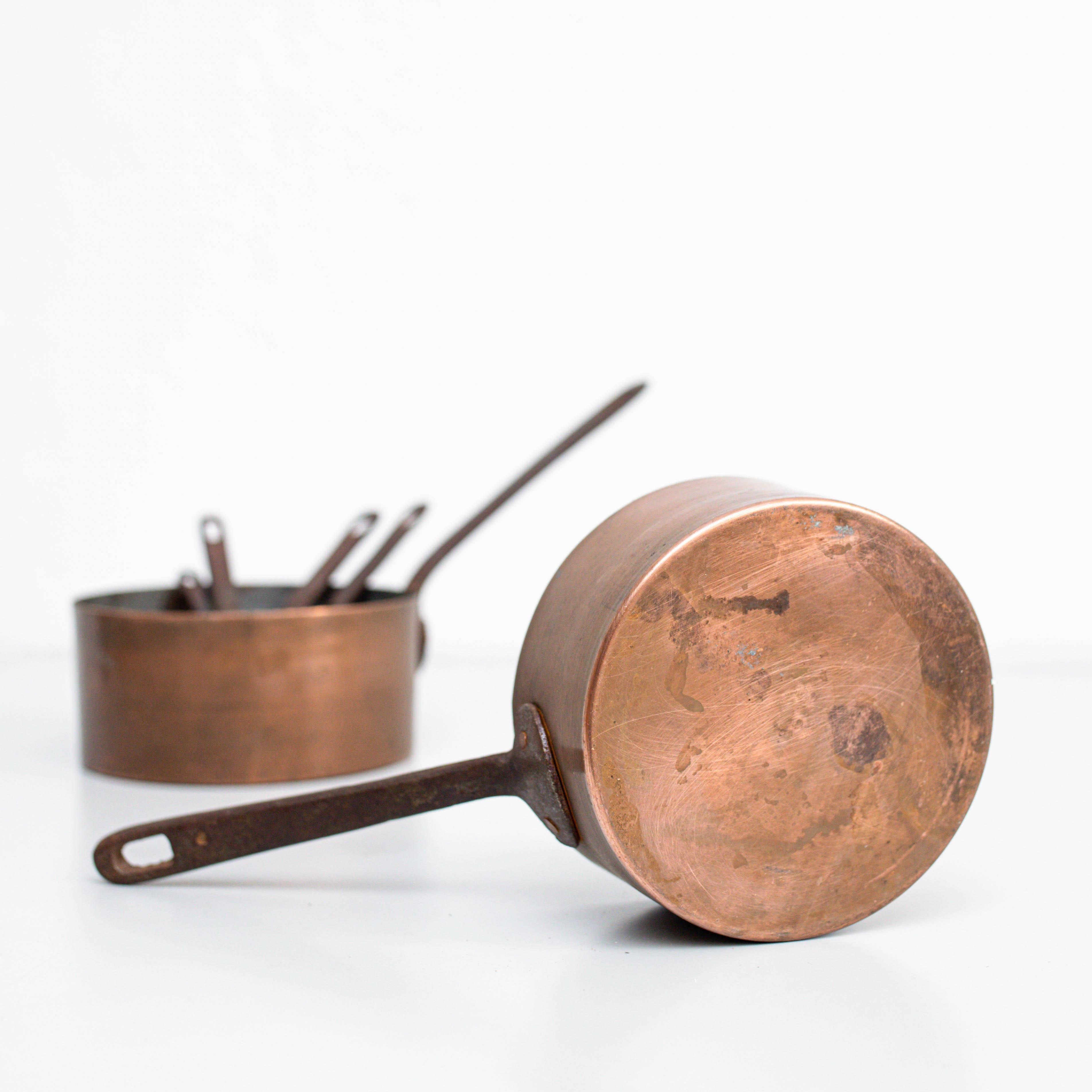 Set di sei vasi in ottone - Spagna, CIRCA 1950 in vendita 1