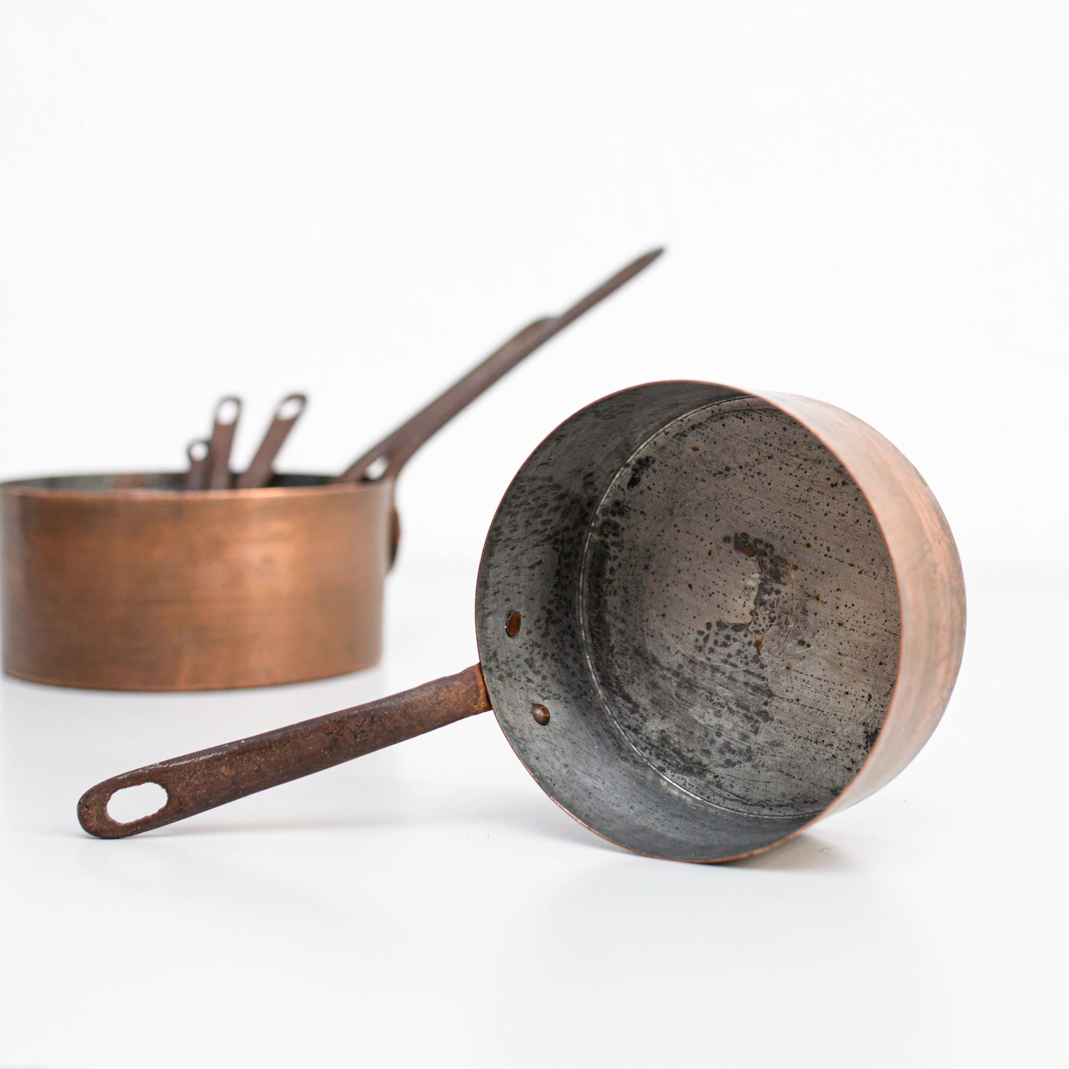 Set di sei vasi in ottone - Spagna, CIRCA 1950 in vendita 2