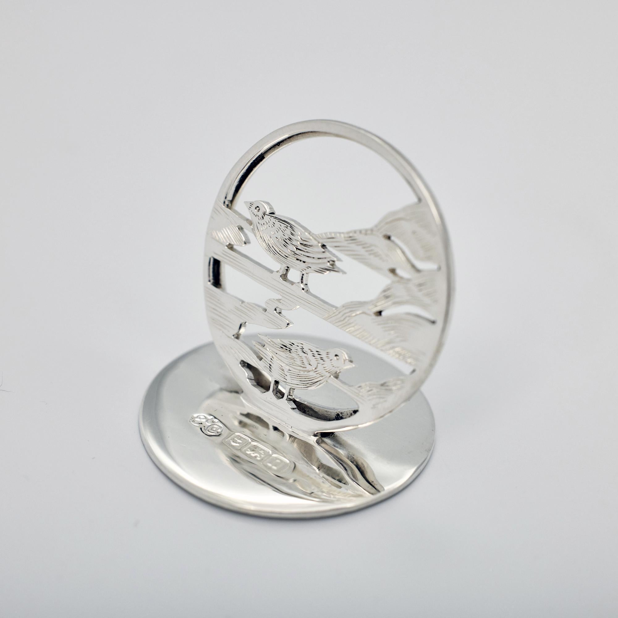Set von sechs silbernen Platzkartenhaltern mit britischen Tierweltmotiven im Angebot 3