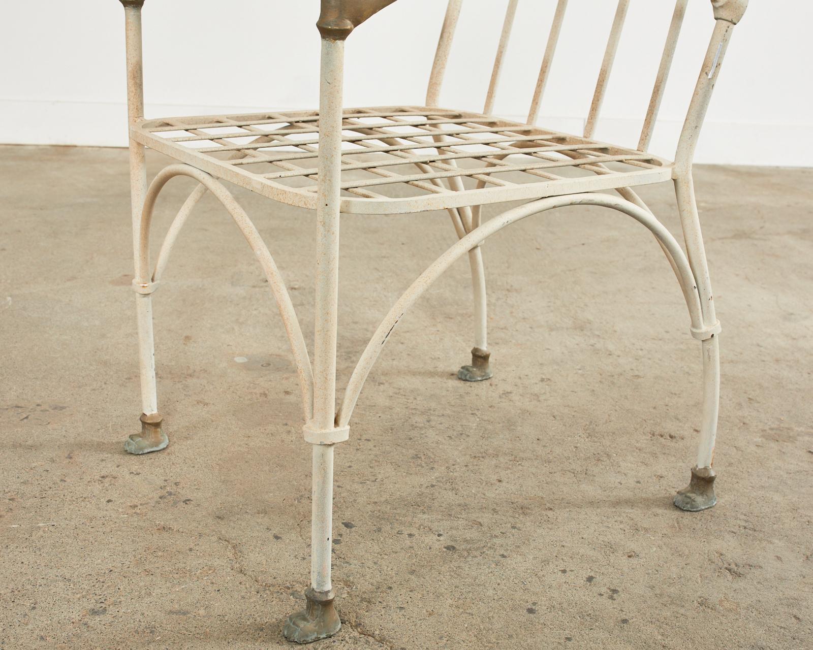 Ensemble de six chaises de jardin à tête de lion en bronze d'après Giacometti 6