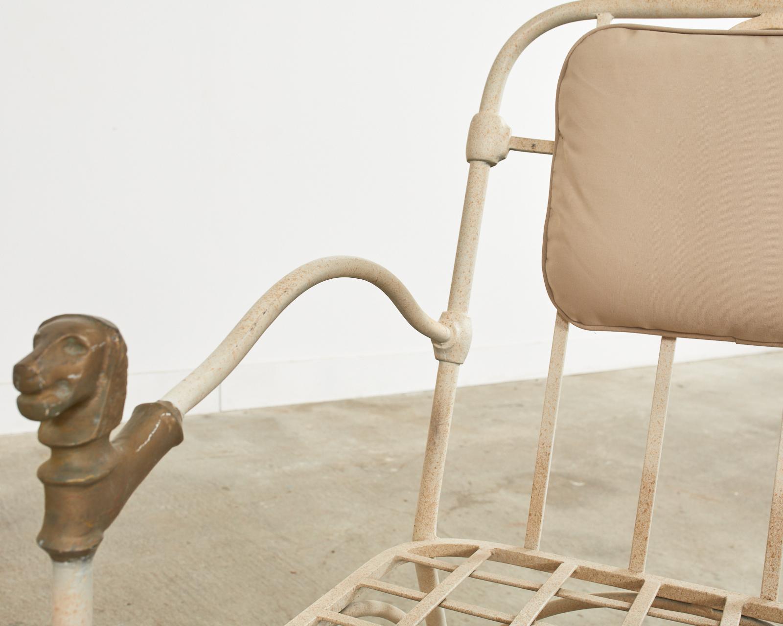 Ensemble de six chaises de jardin à tête de lion en bronze d'après Giacometti 8