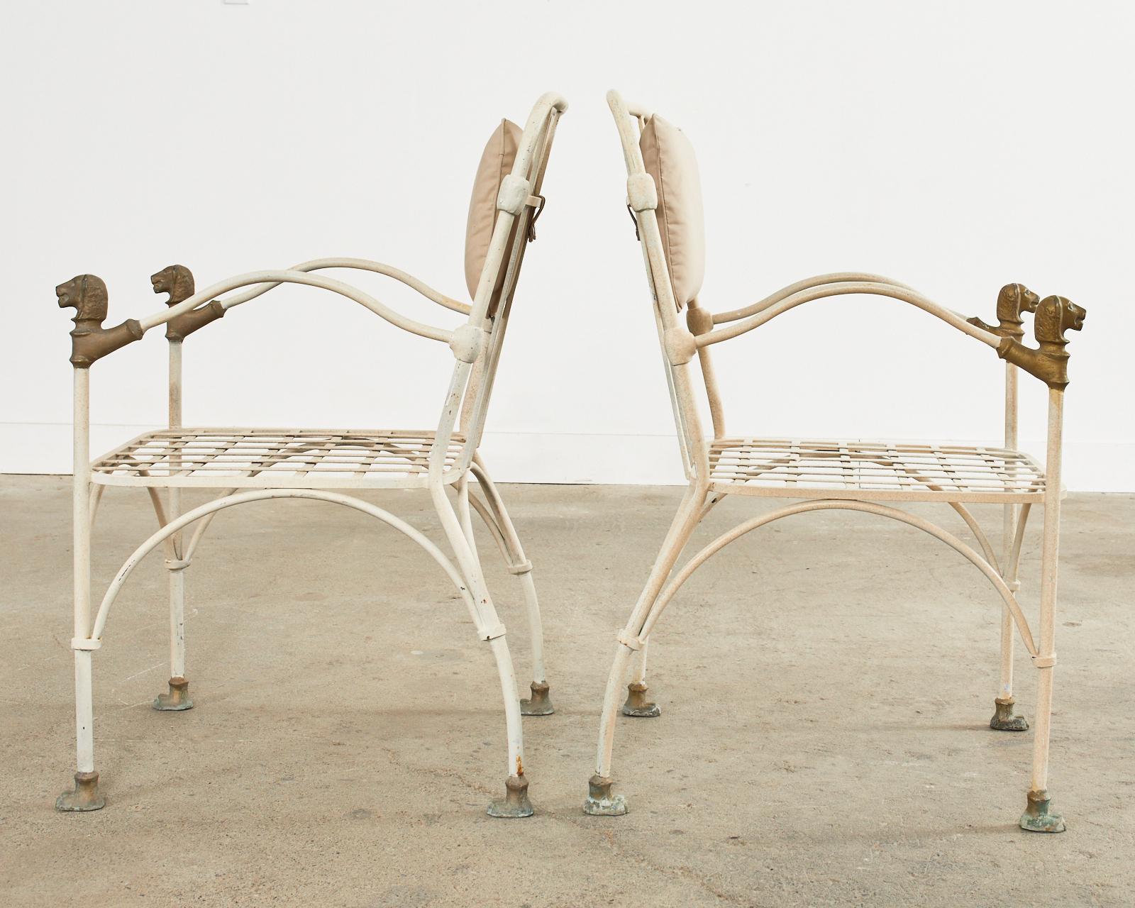 Ensemble de six chaises de jardin à tête de lion en bronze d'après Giacometti 1