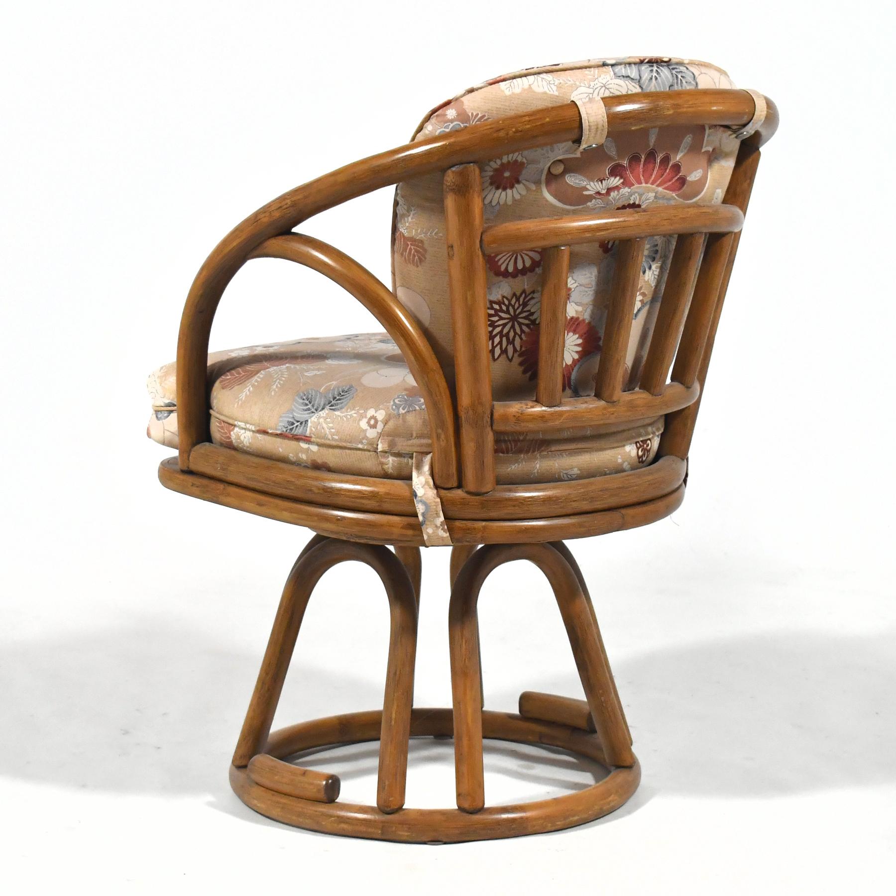 Tissu d'ameublement Ensemble de six fauteuils pivotants en rotin Brown Jordan en vente