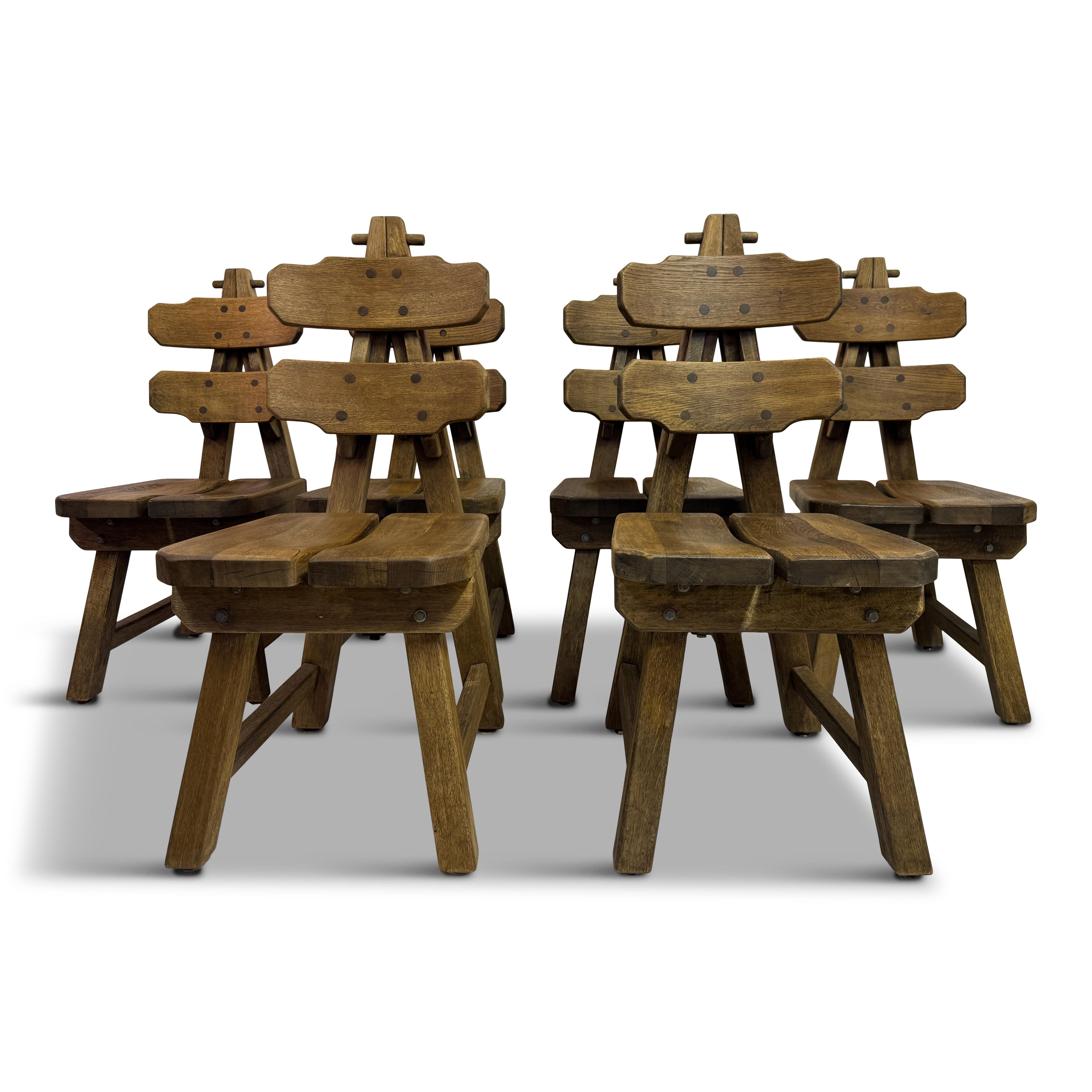 Set of Six Brutalist Dining Chairs in Oak, Low Countries, 1960s


A striking set of six Brutalist oak dining chairs, likely produced in Belgium or the Netherlands during the 1960s. With their sculptural, block-like construction, exaggerated joinery,