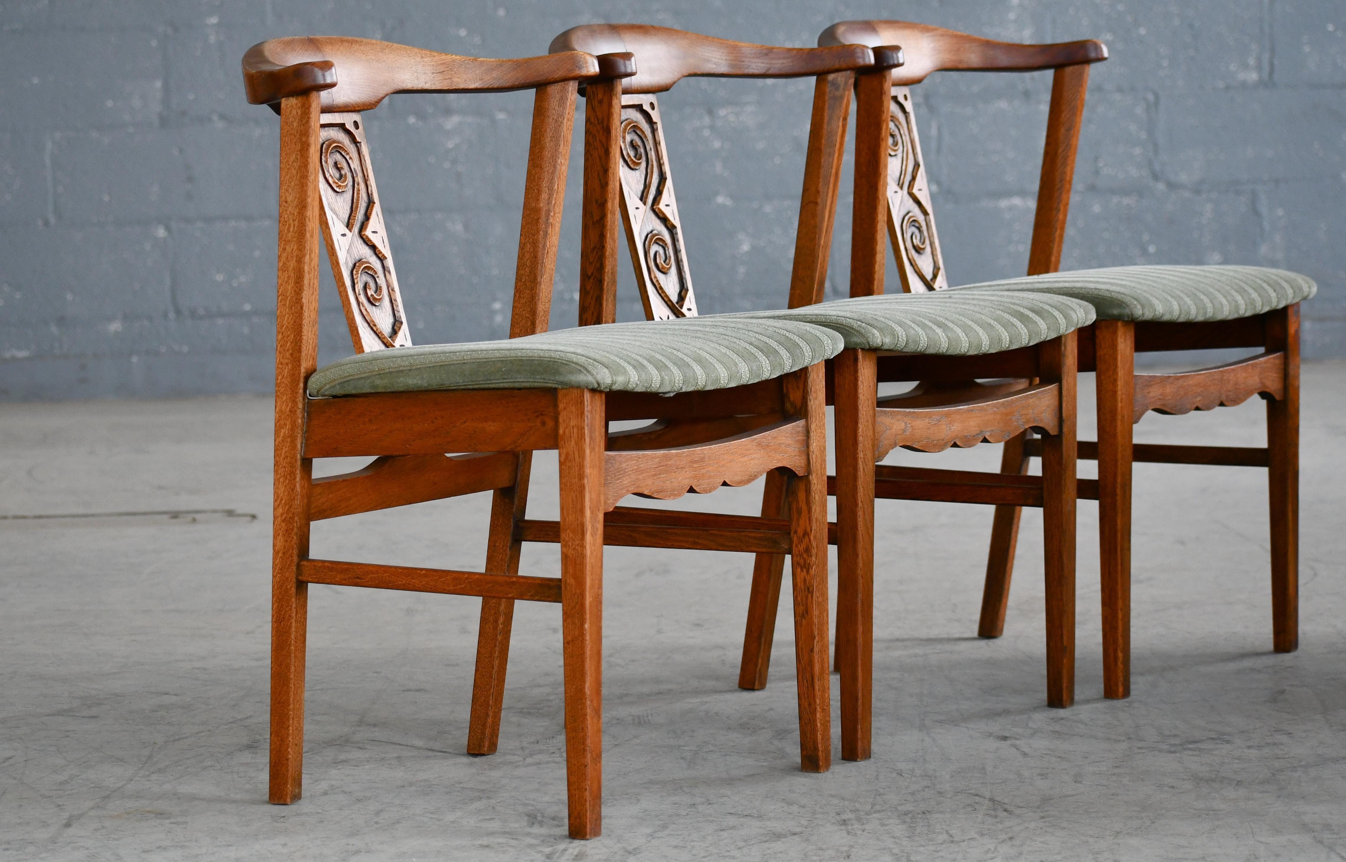 Set of Six Brutalist Dining Chairs in Solid Carved Oak by Henning Kjærnulf 60's In Good Condition For Sale In Bridgeport, CT