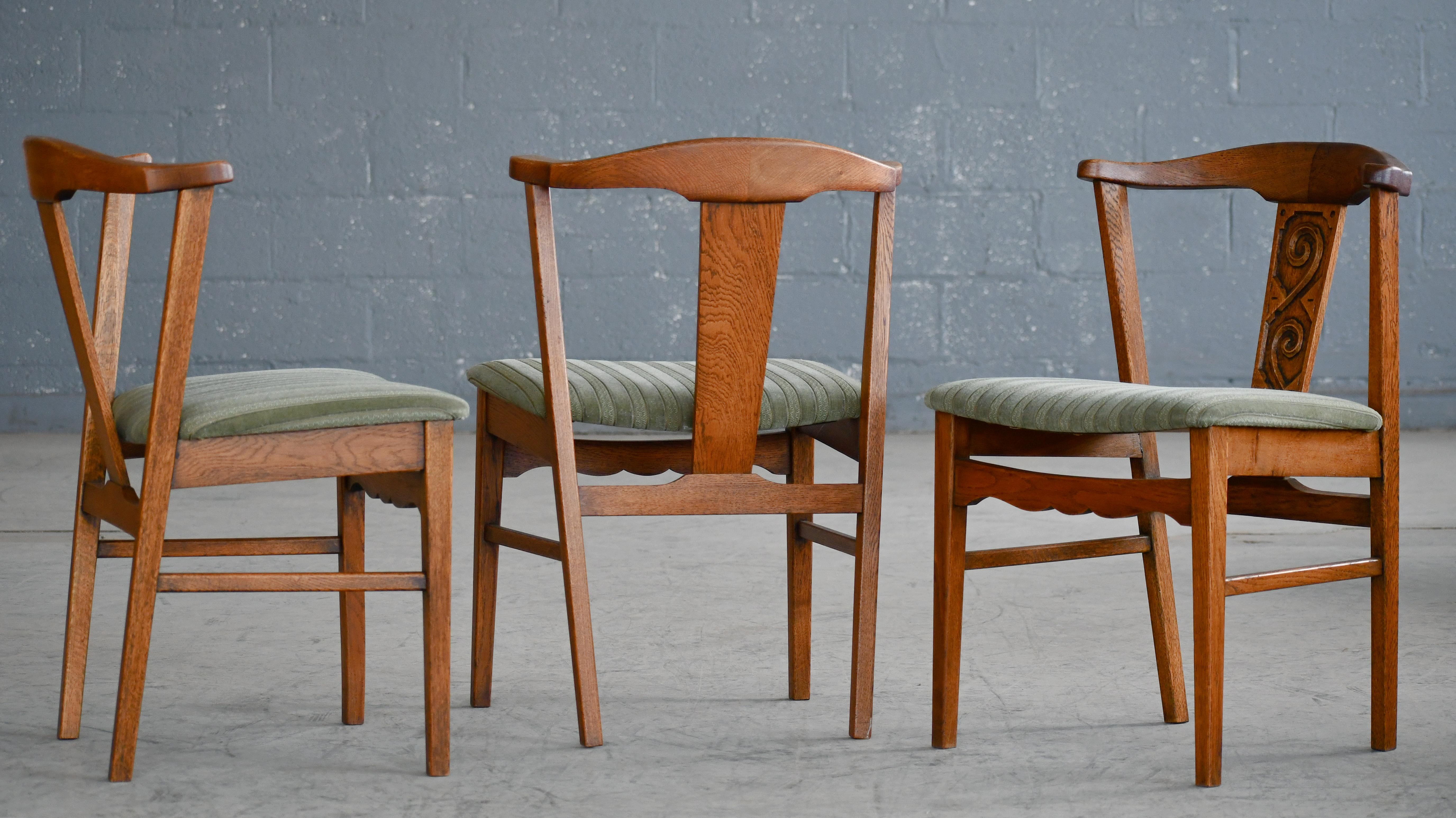 Set of Six Brutalist Dining Chairs in Solid Carved Oak by Henning Kjærnulf 60's For Sale 1