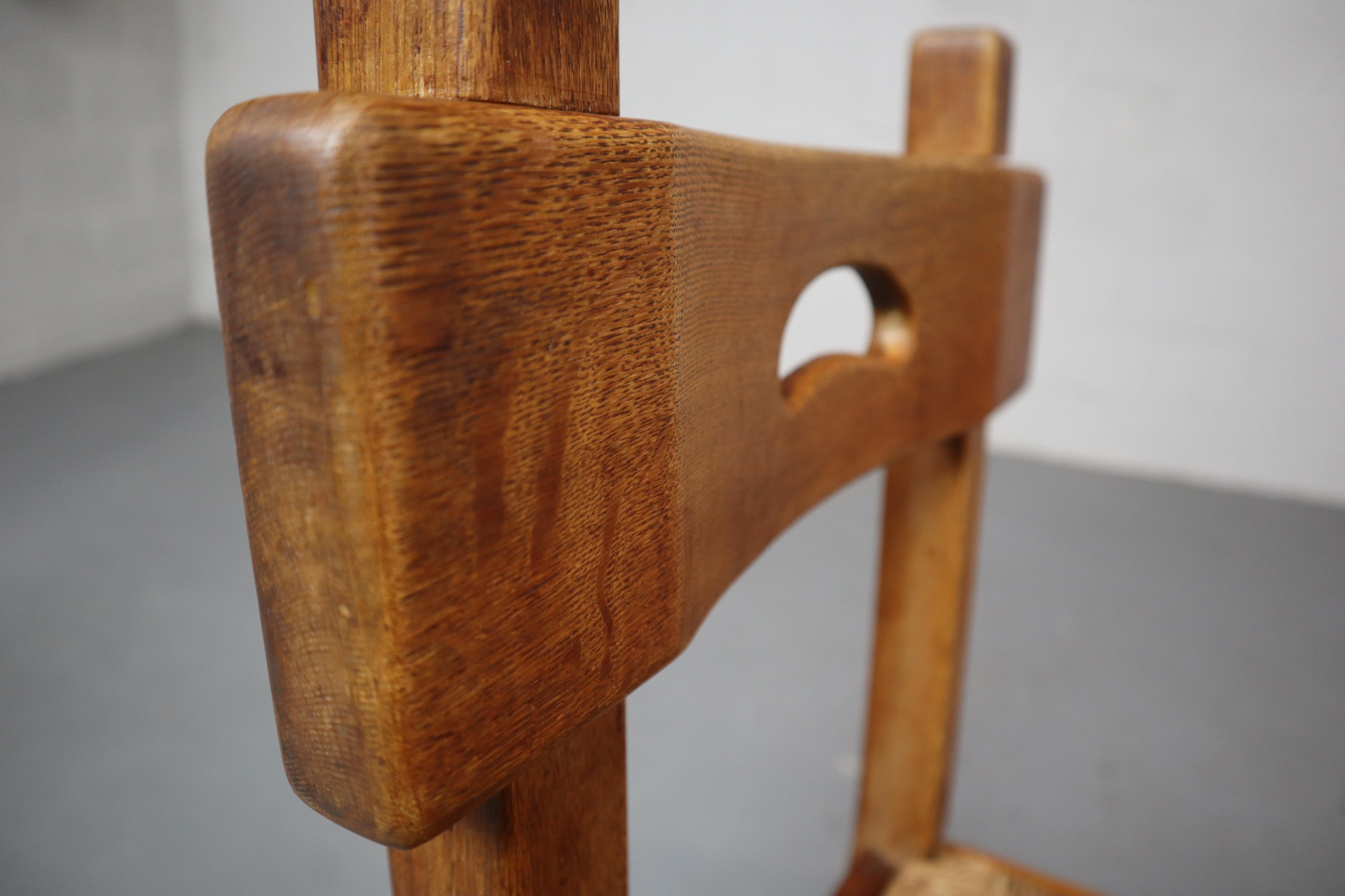Giunco Set di sei sedie da pranzo brutaliste e rustiche in Oak e Rush, Spagna, anni '60! in vendita