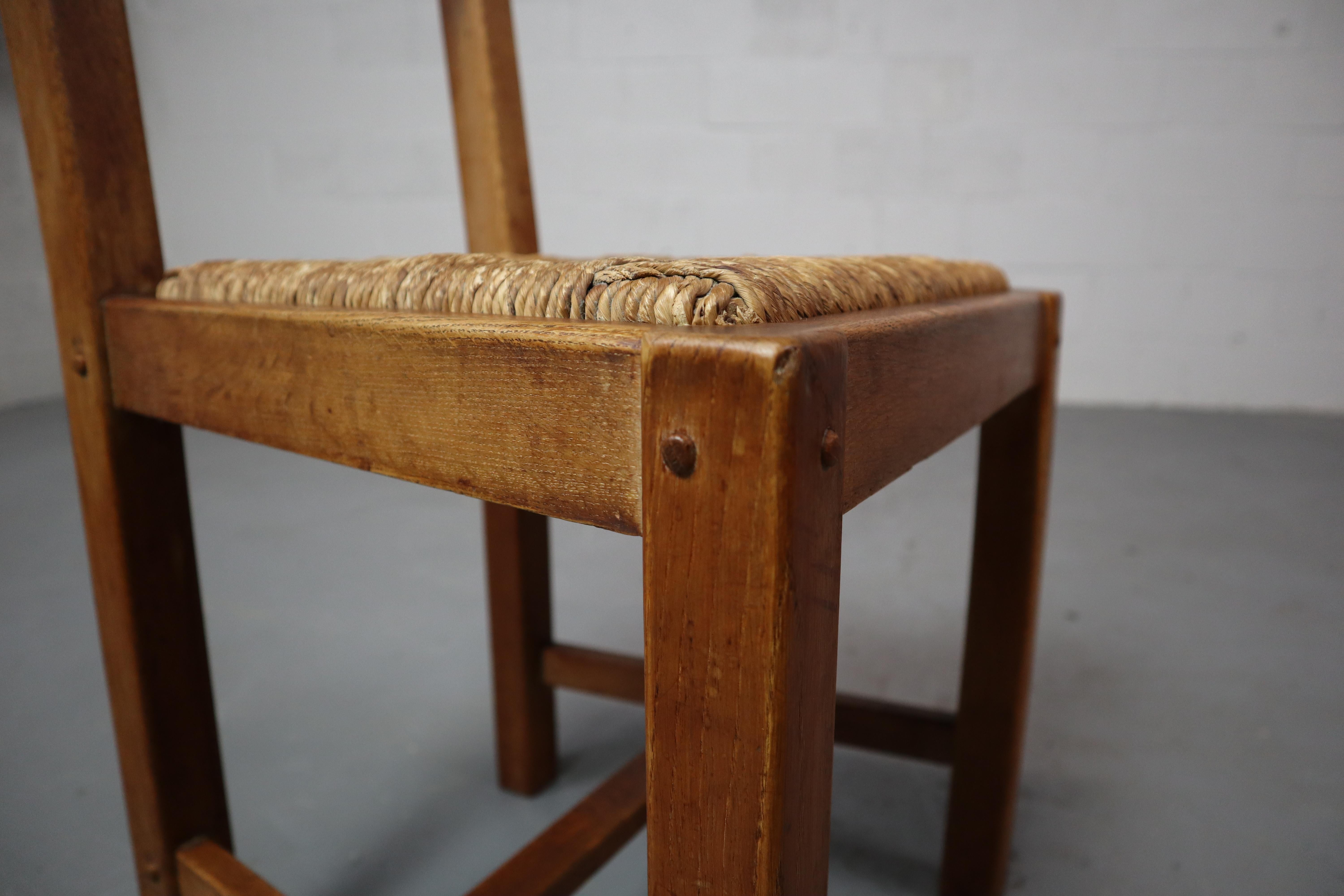 Set di sei sedie da pranzo brutaliste e rustiche in Oak e Rush, Spagna, anni '60! in vendita 2