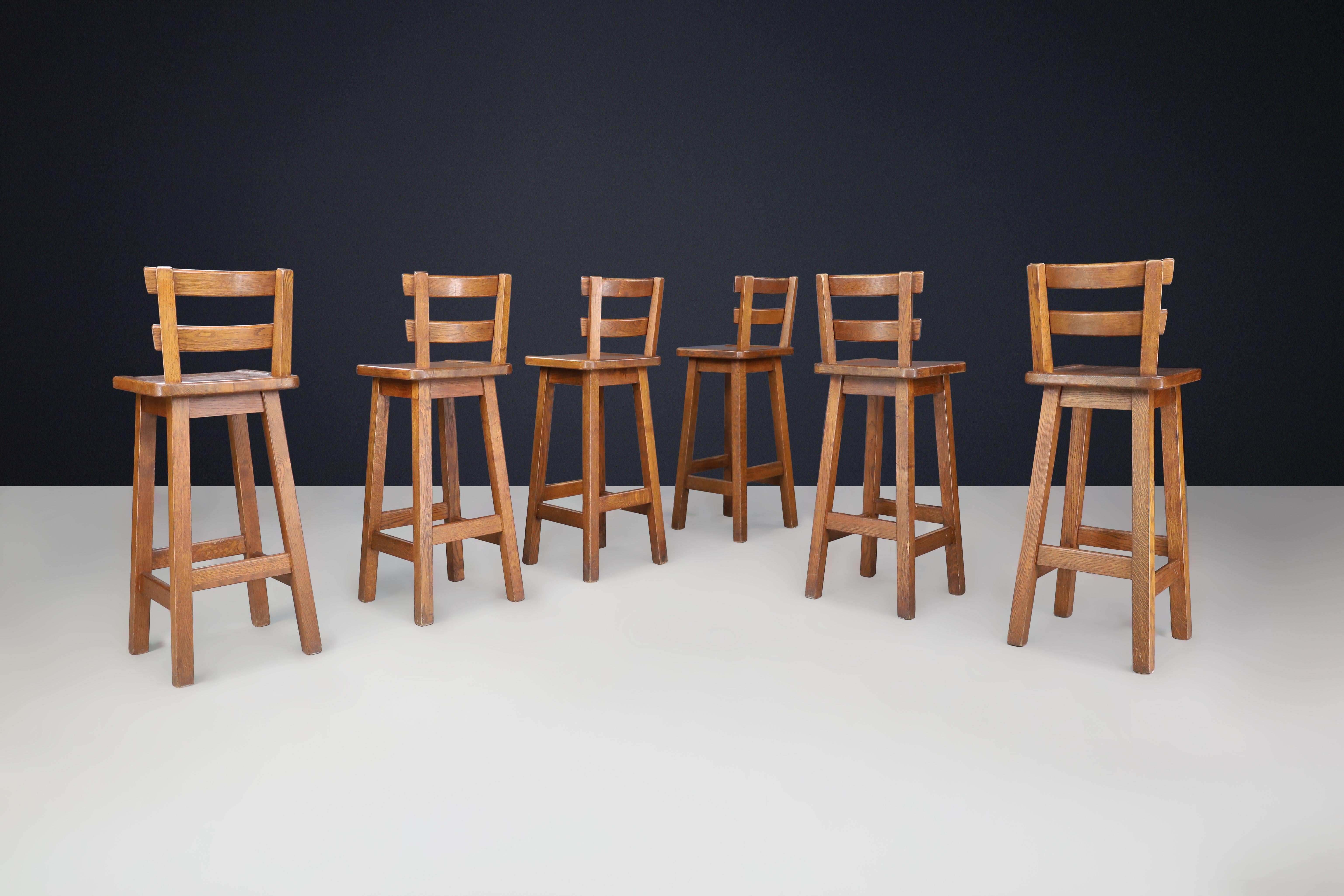 Set of Six Brutalist Solid Oak Bar Stools, France, 1960s In Good Condition For Sale In Almelo, NL
