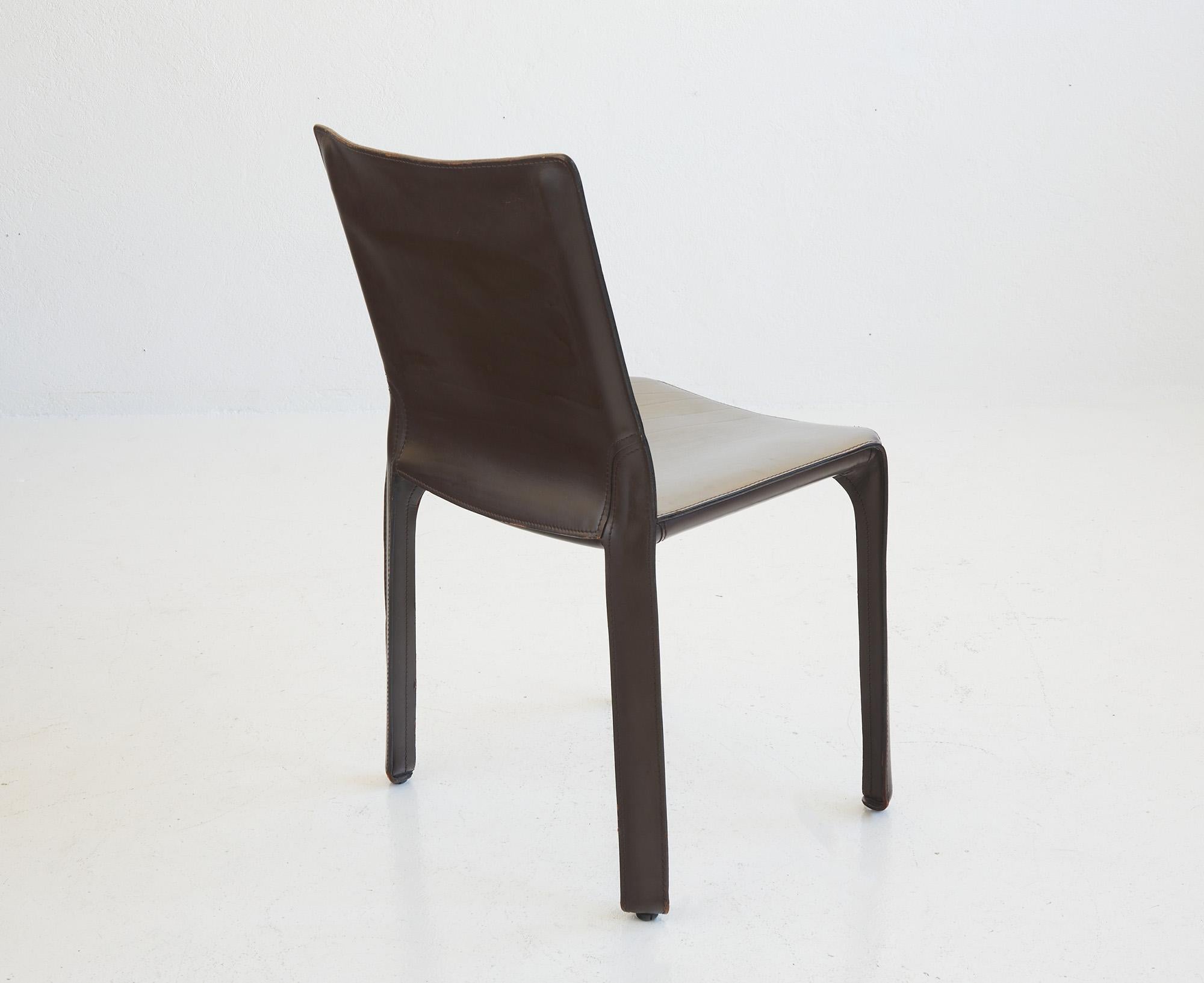 Sechs Stühle aus schokoladenfarbenem Leder CAB 412 von Mario Bellini, Cassina 1980 im Zustand „Gut“ im Angebot in Renens, CH