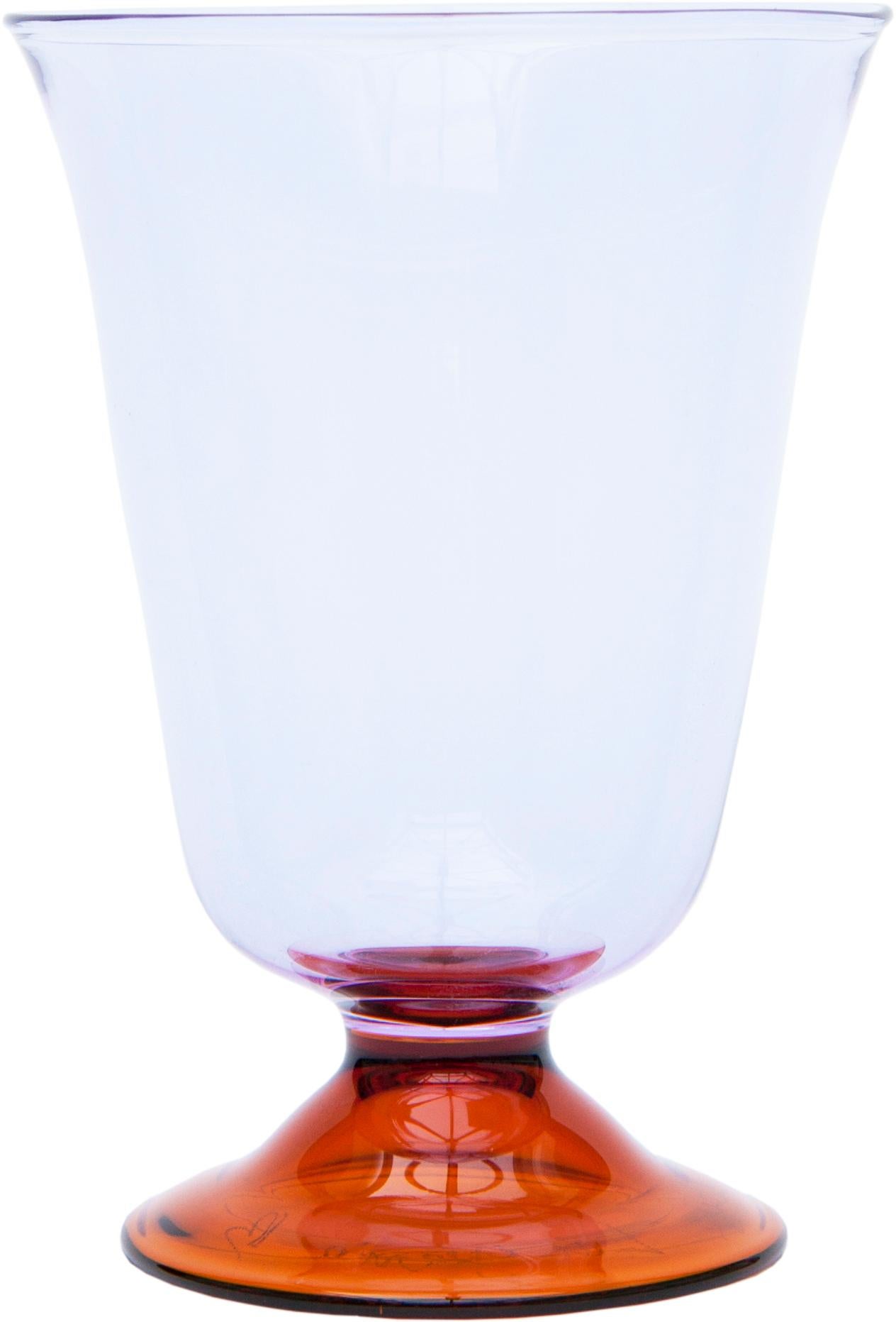 Campbell-Rey lance deux nouvelles collections de verres de Murano soufflés à la main et fabriqués en Pyrex. Baptisées Cosimo et Cosima, ces deux collections s'inscrivent dans la continuité de la relation étroite entre Campbell-Rey et le verrier