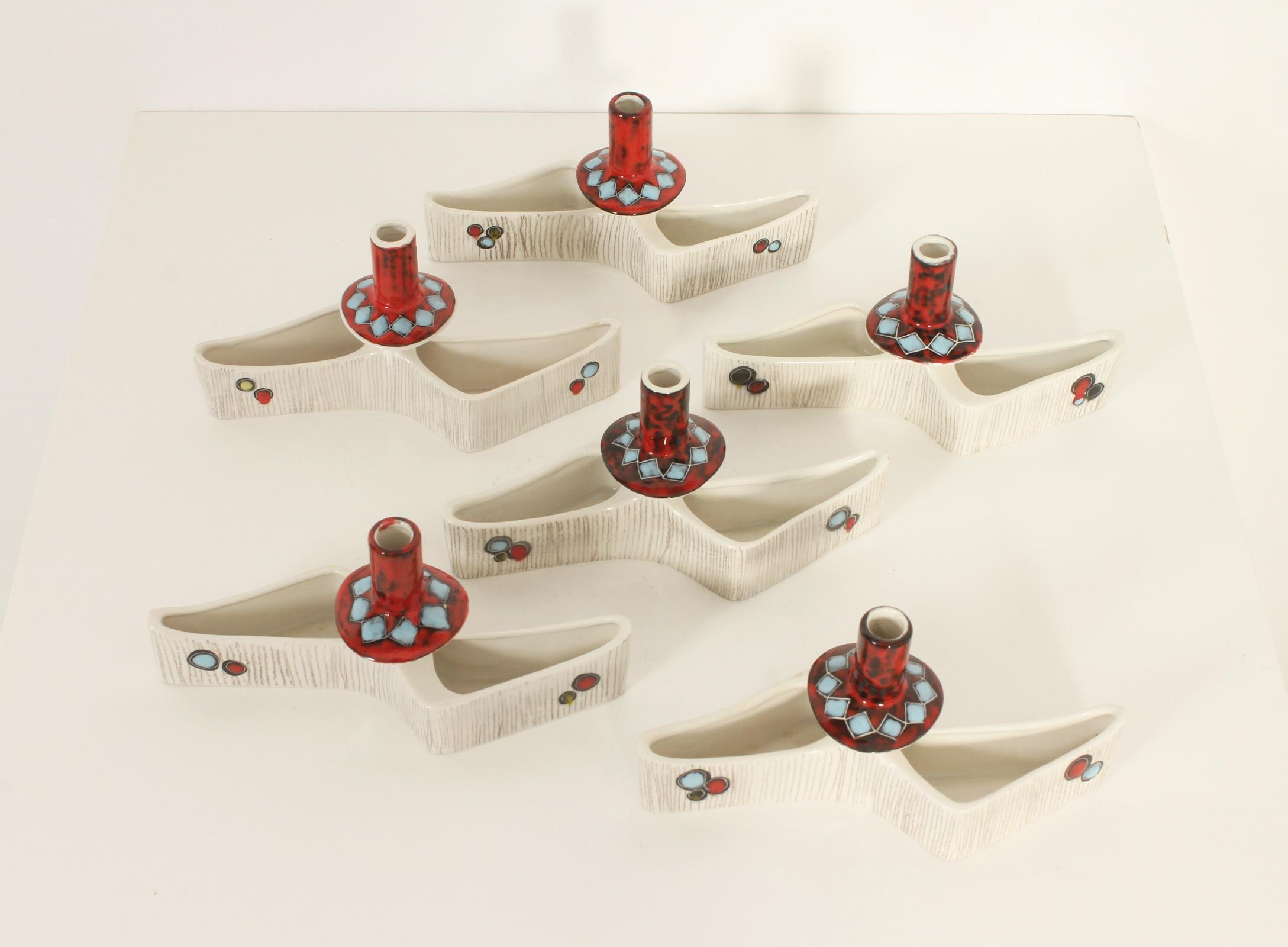 Mid-Century Modern Ensemble de six chandeliers en céramique émaillée, années 1950 en vente