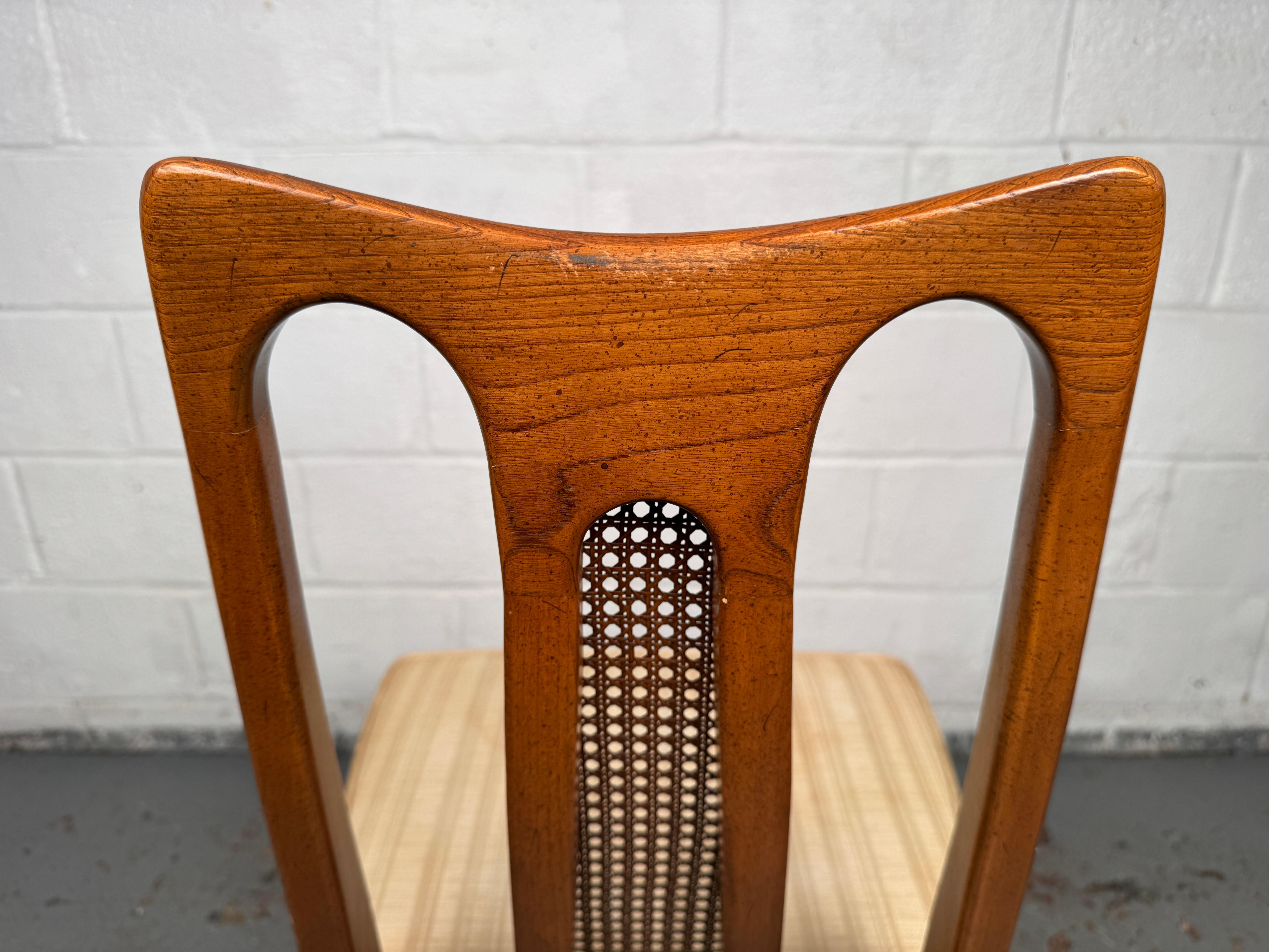 Set di sei sedie da pranzo con schienale a canne di White Furniture in vendita 12