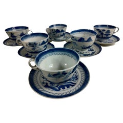 Ensemble de six tasses à thé cantonaises bleues et blanches avec soucoupes 19e siècle début 20e siècle