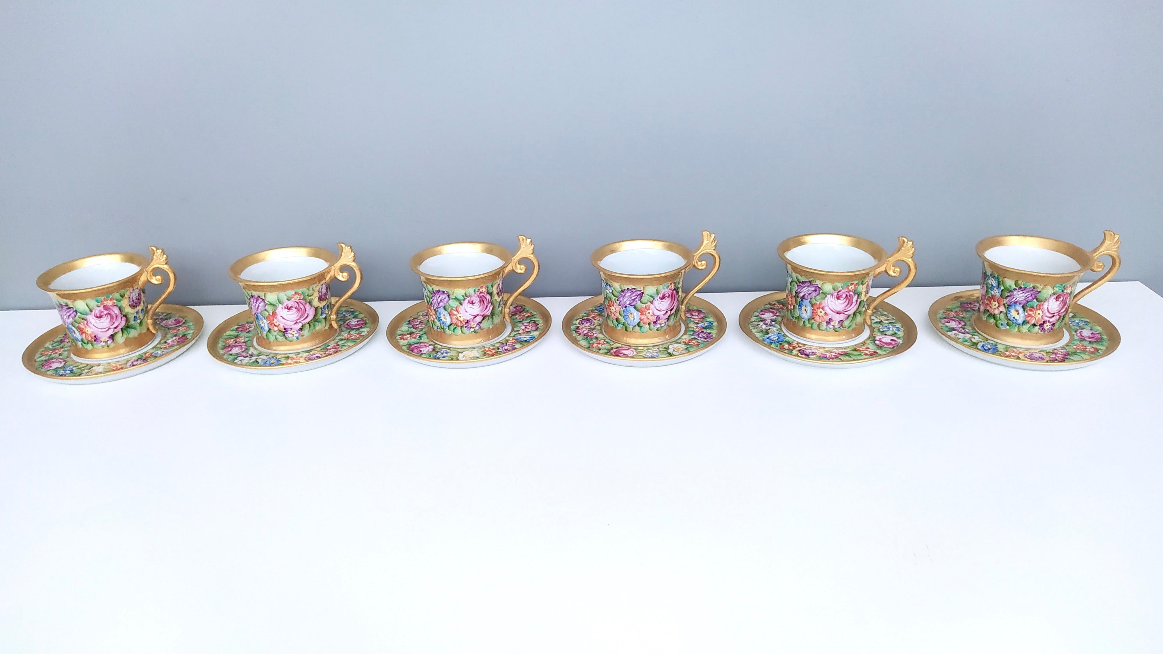 Juego de seis tazas de té/café de porcelana Capodimonte con motivos florales, Italia Moderno de mediados de siglo en venta