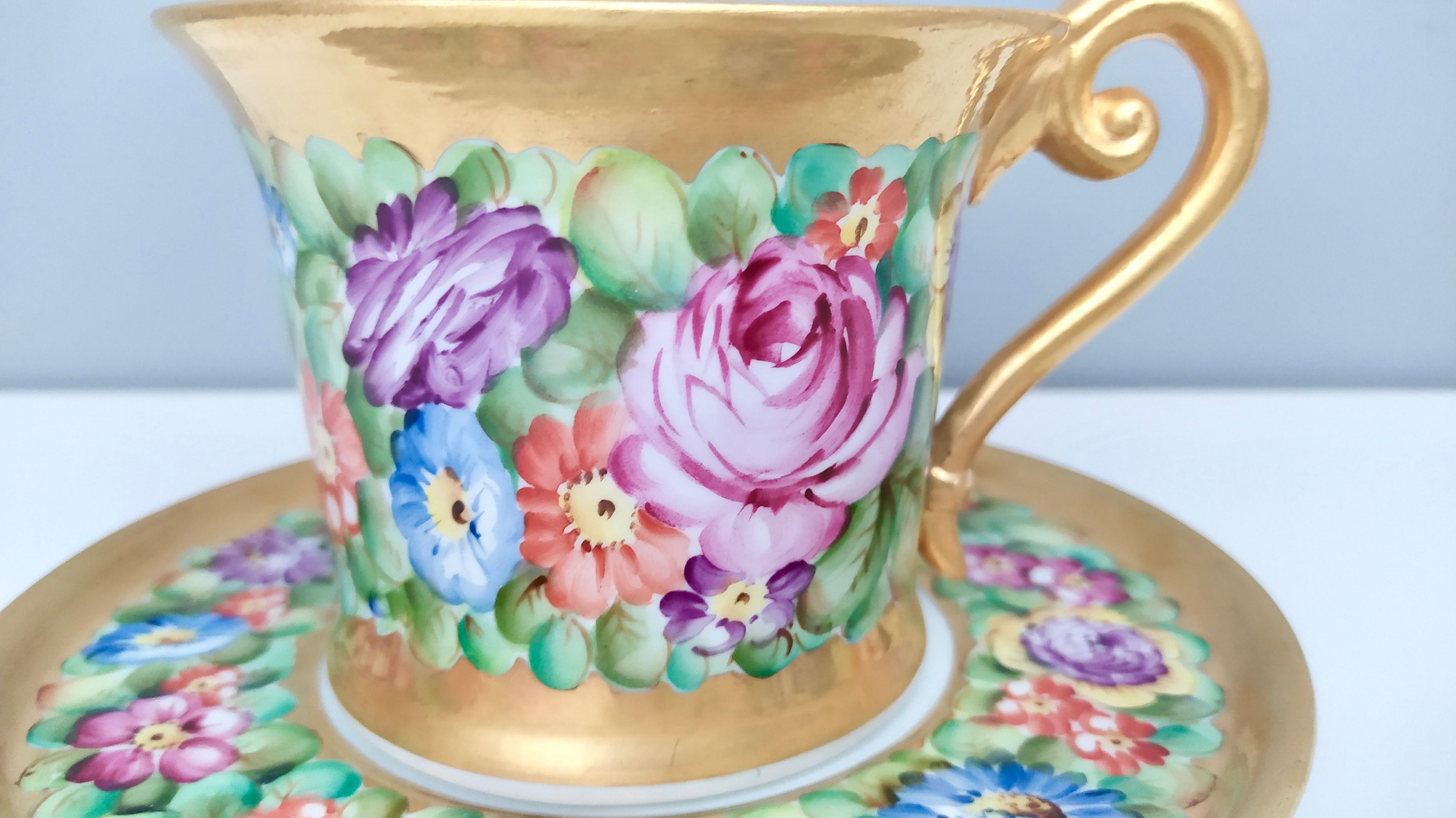 Set von sechs Tee-/Kaffeebechern aus Capodimonte-Porzellan mit Blumenmotiven aus Italien im Angebot 2