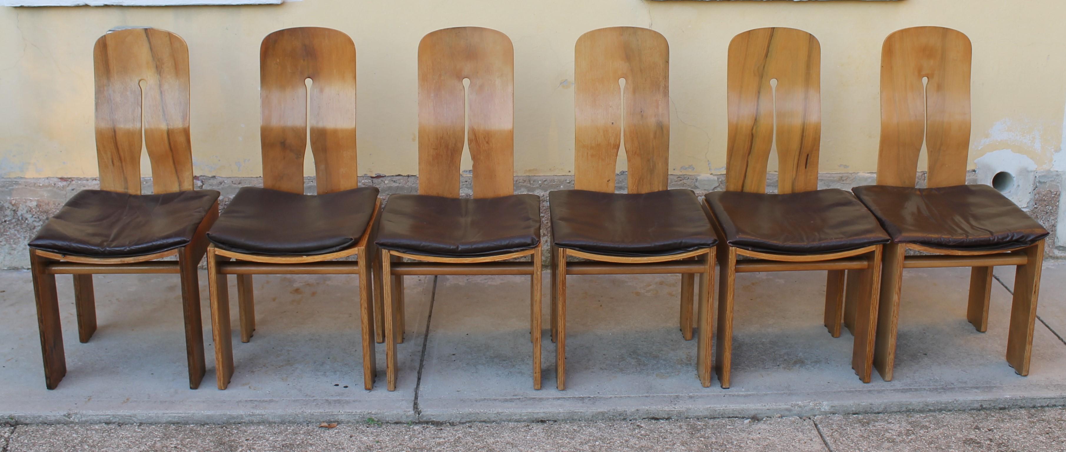 Set of Six Carlo Scarpa 1934/765 Walnut and Brown Leather Chairs for Bernini, Italy, 1977

765 is planned by Carlo Scarpa in 1934, year from which the chair will take subsequently the name, but it will be produced only in the 1977.

The author