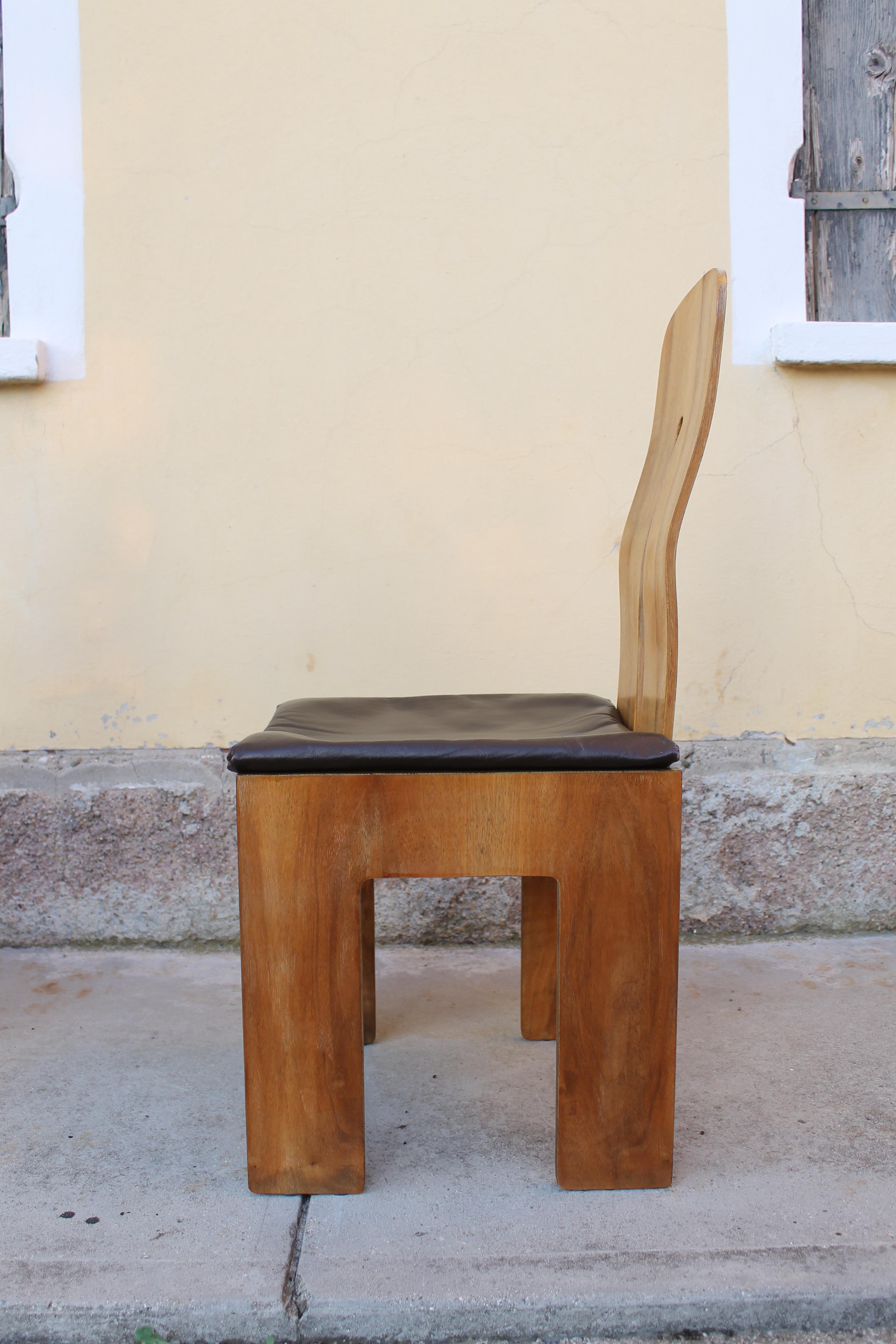 Fine XX secolo Set of Six Carlo Scarpa 1934/765 Walnut Chairs for Bernini, Italy, 1977 in vendita