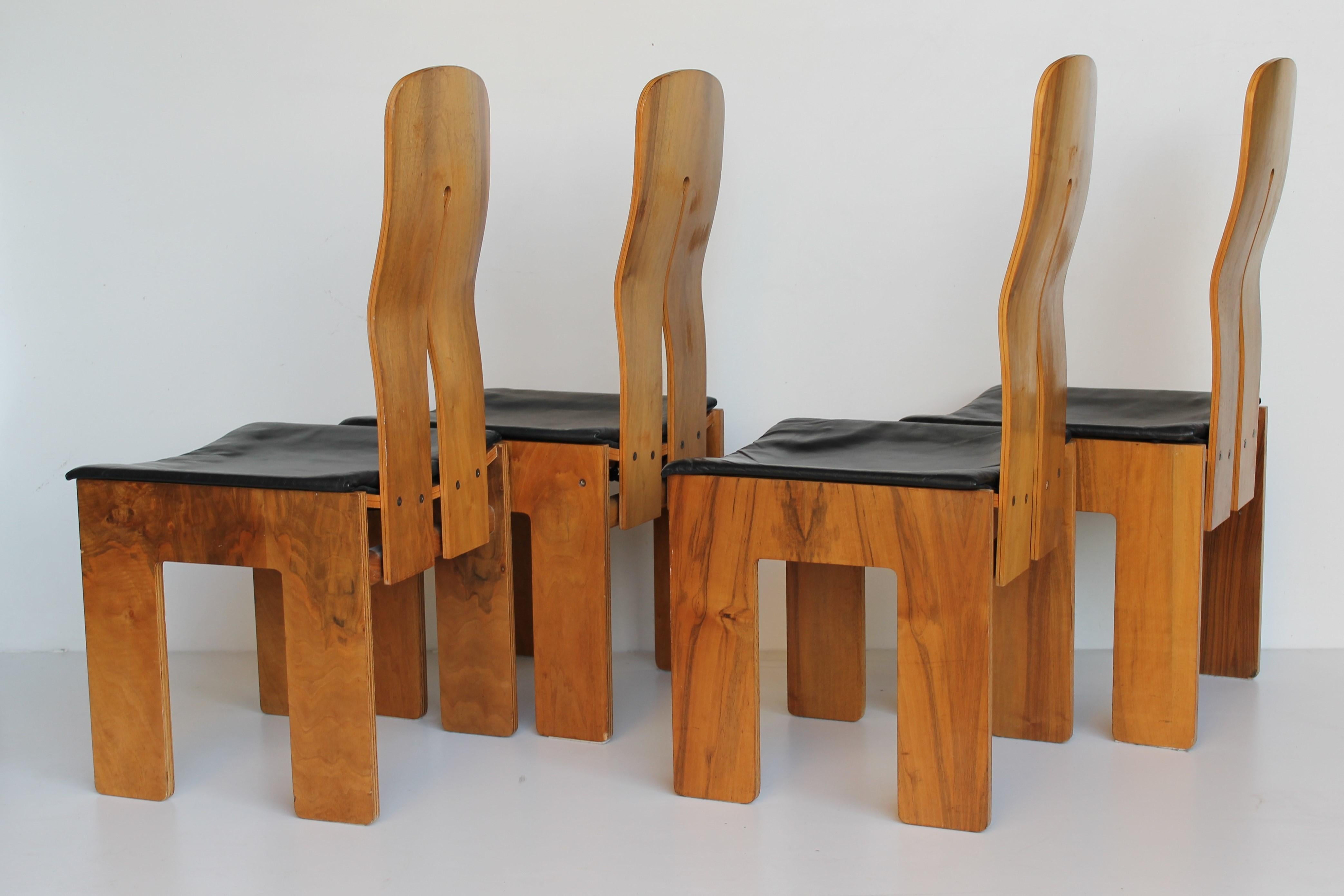 Italian Set of six Carlo Scarpa Walnut and Black Leather Chairs for Bernini, Italy, 1977