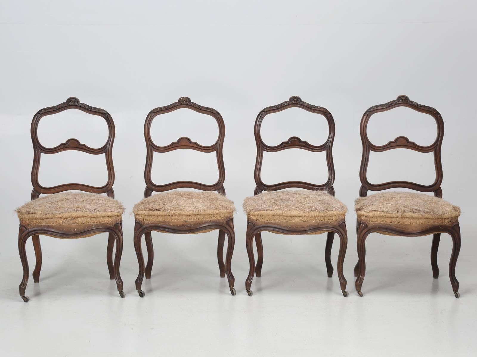 Set aus sechs geschnitzten antiken französischen Wohnzimmer- oder Parlor-Stühlen (Metall) im Angebot