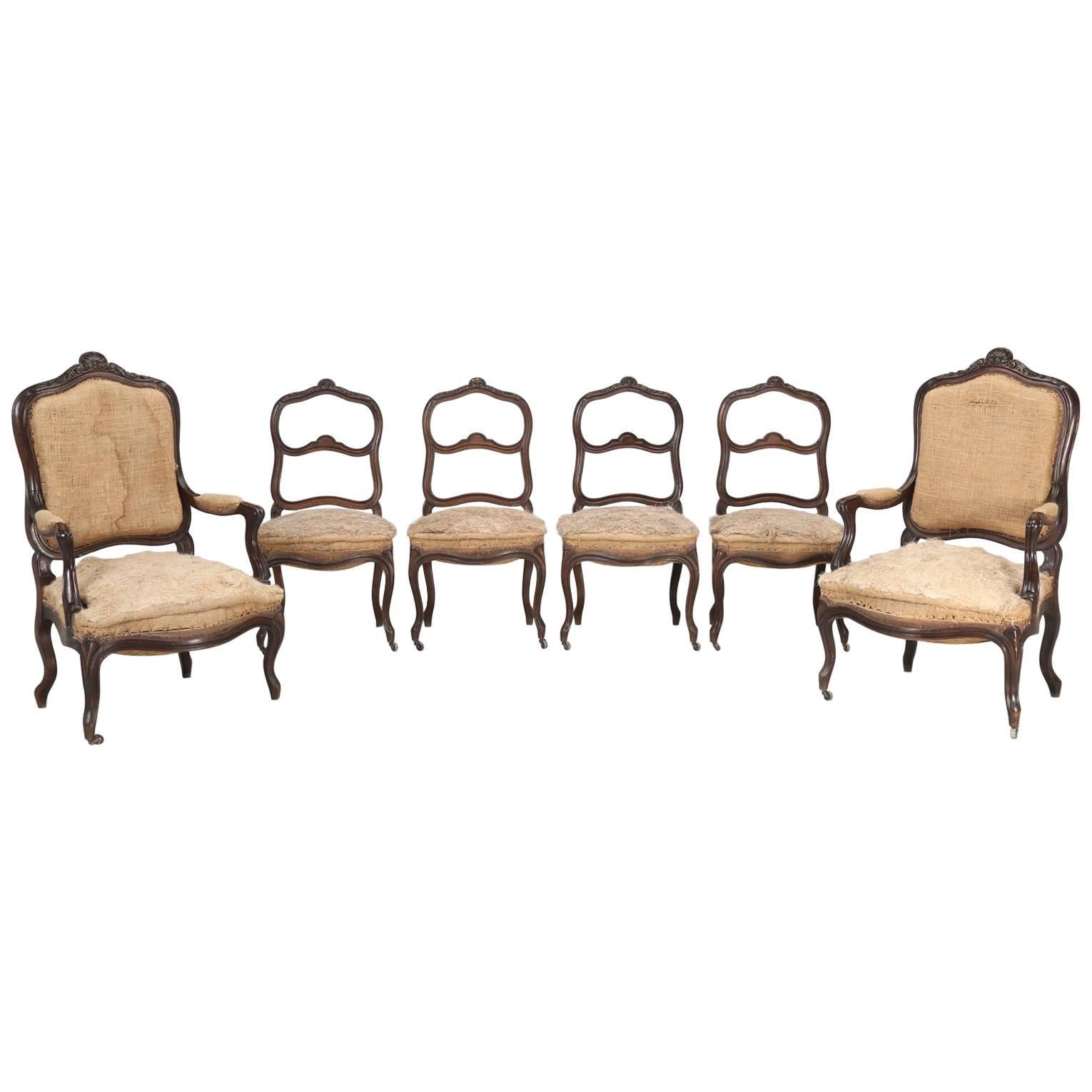 Set aus sechs geschnitzten französischen antiken Wohnzimmer- oder Salonstühlen im Angebot