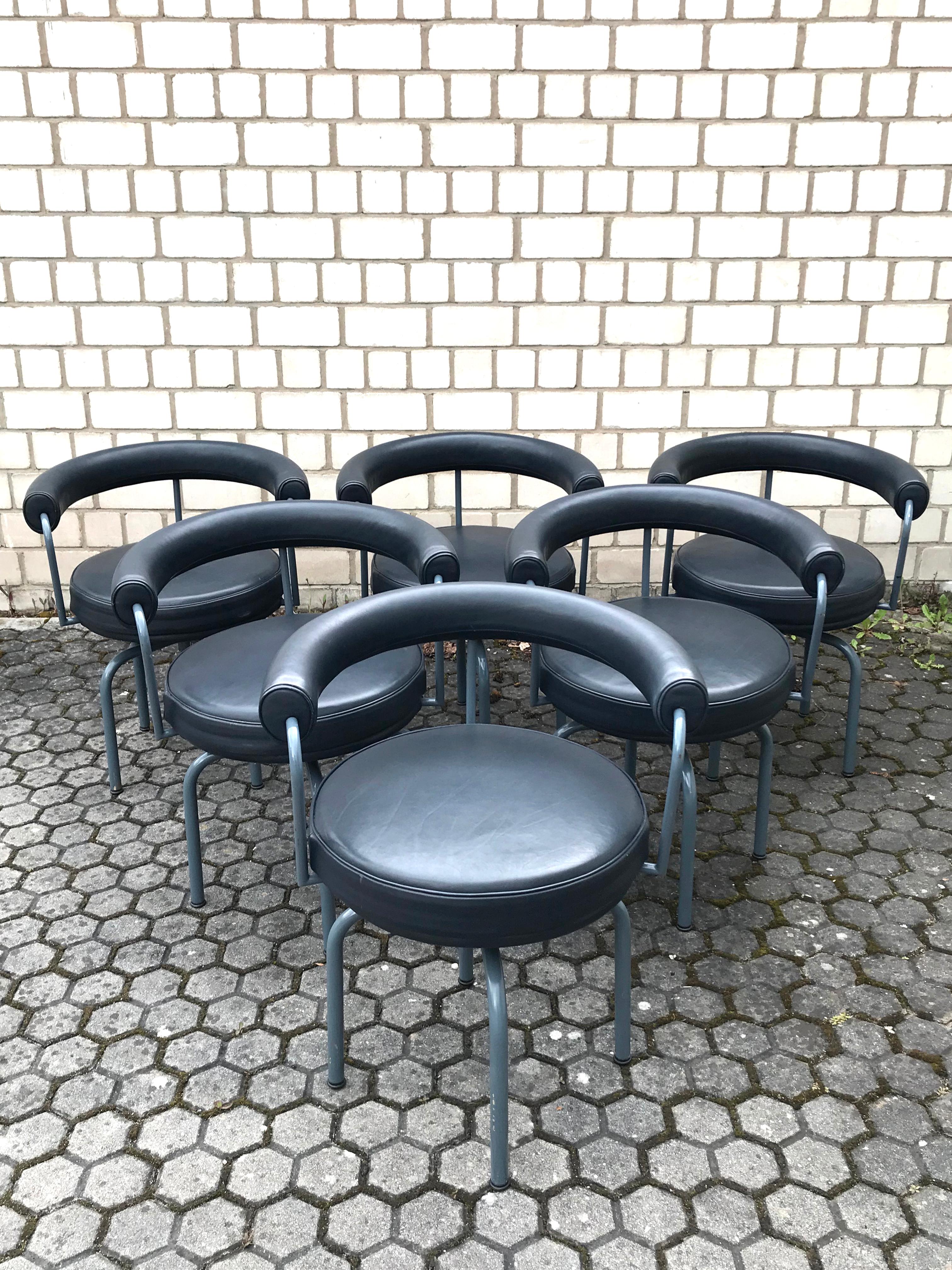 Italian Set of Six Cassina Swivel Arm Chairs LC7 by Le Corbusier, Perriand & Jeanneret For Sale