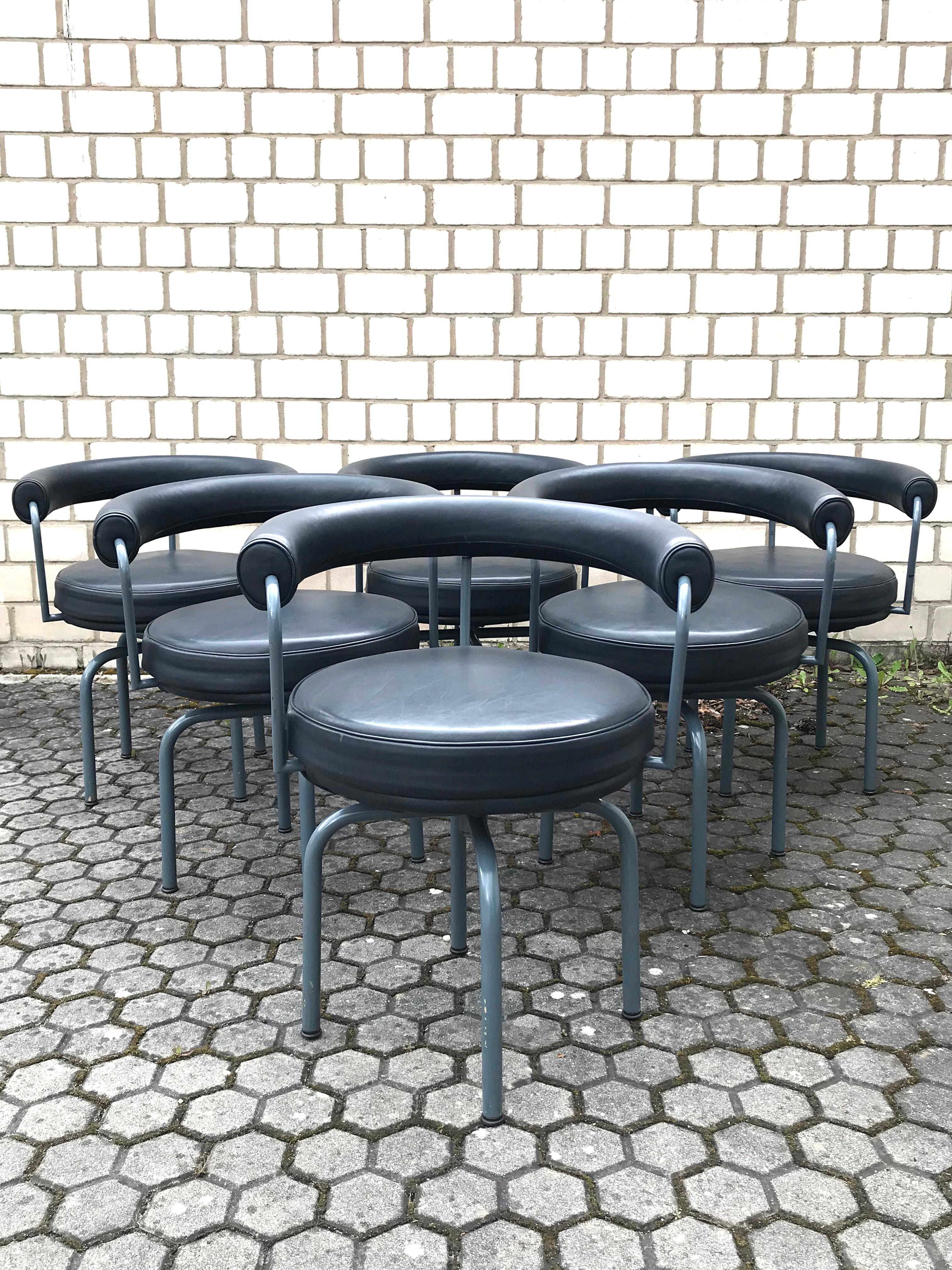 Enameled Set of Six Cassina Swivel Arm Chairs LC7 by Le Corbusier, Perriand & Jeanneret For Sale