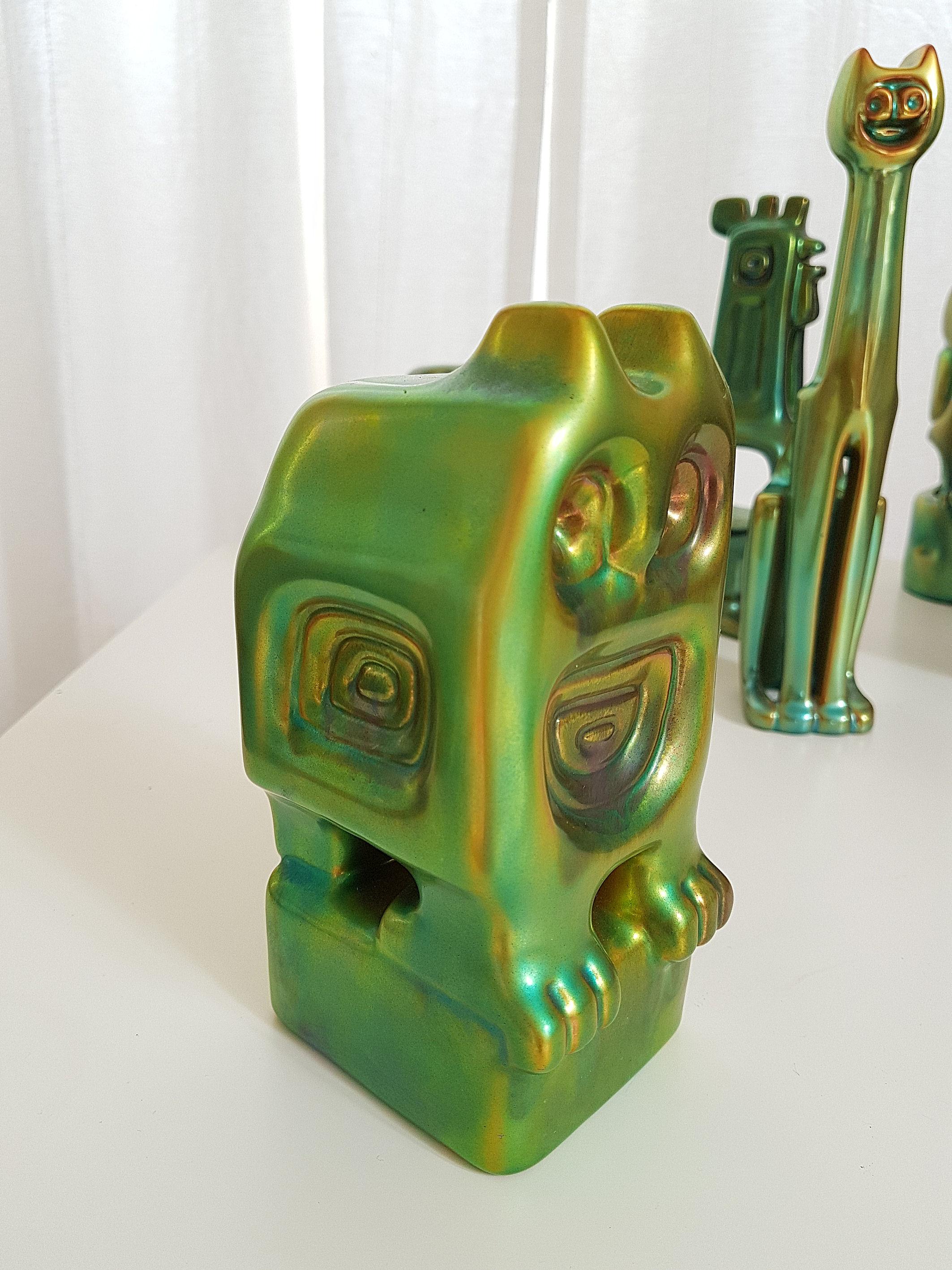 Satz von sechs Deckelfiguren aus grüner Eosin-Keramik des Jahrhunderts von Zsolnay:: mit Stempeln der 1960er Jahre 3