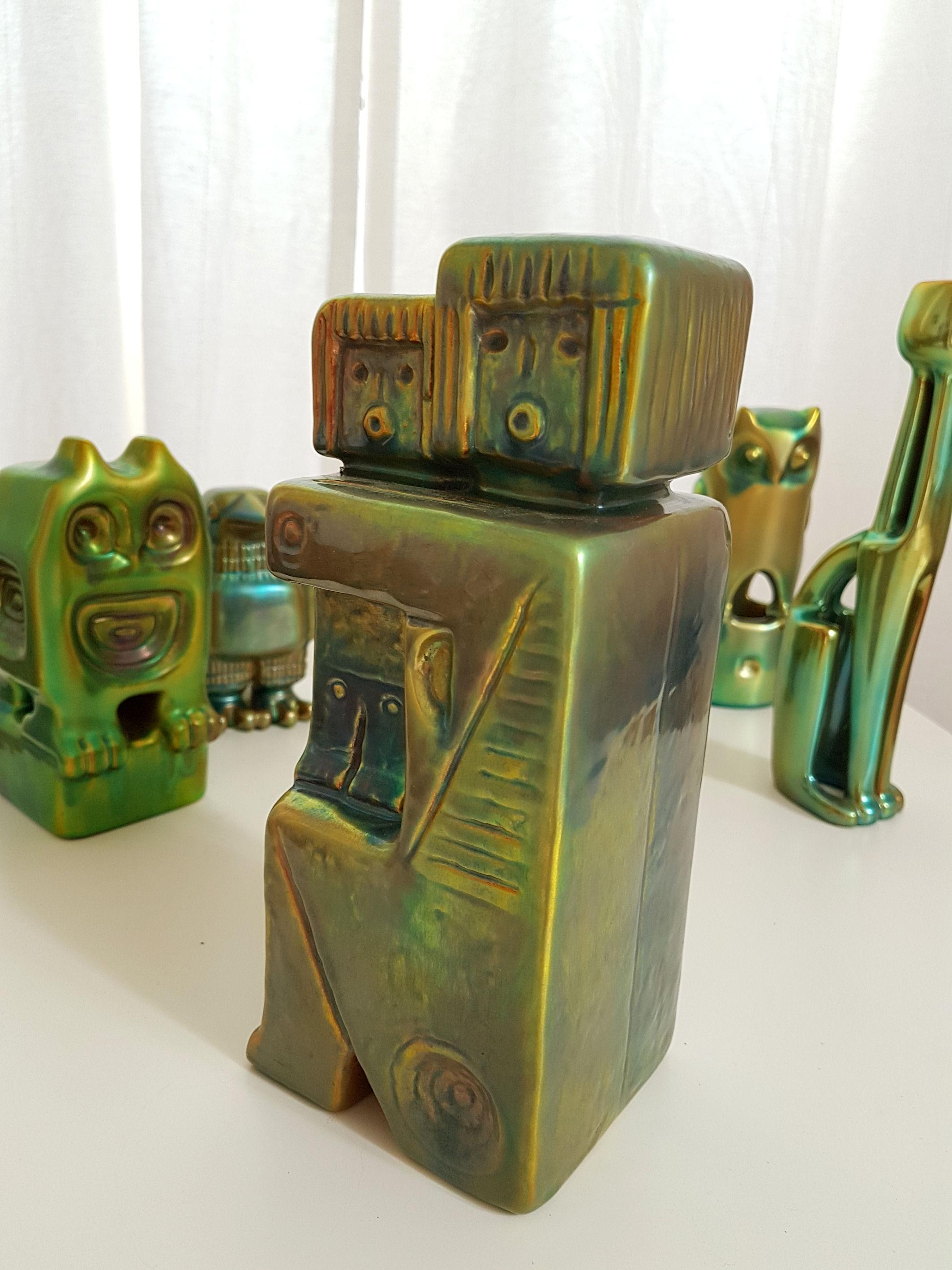 Satz von sechs Deckelfiguren aus grüner Eosin-Keramik des Jahrhunderts von Zsolnay:: mit Stempeln der 1960er Jahre 4