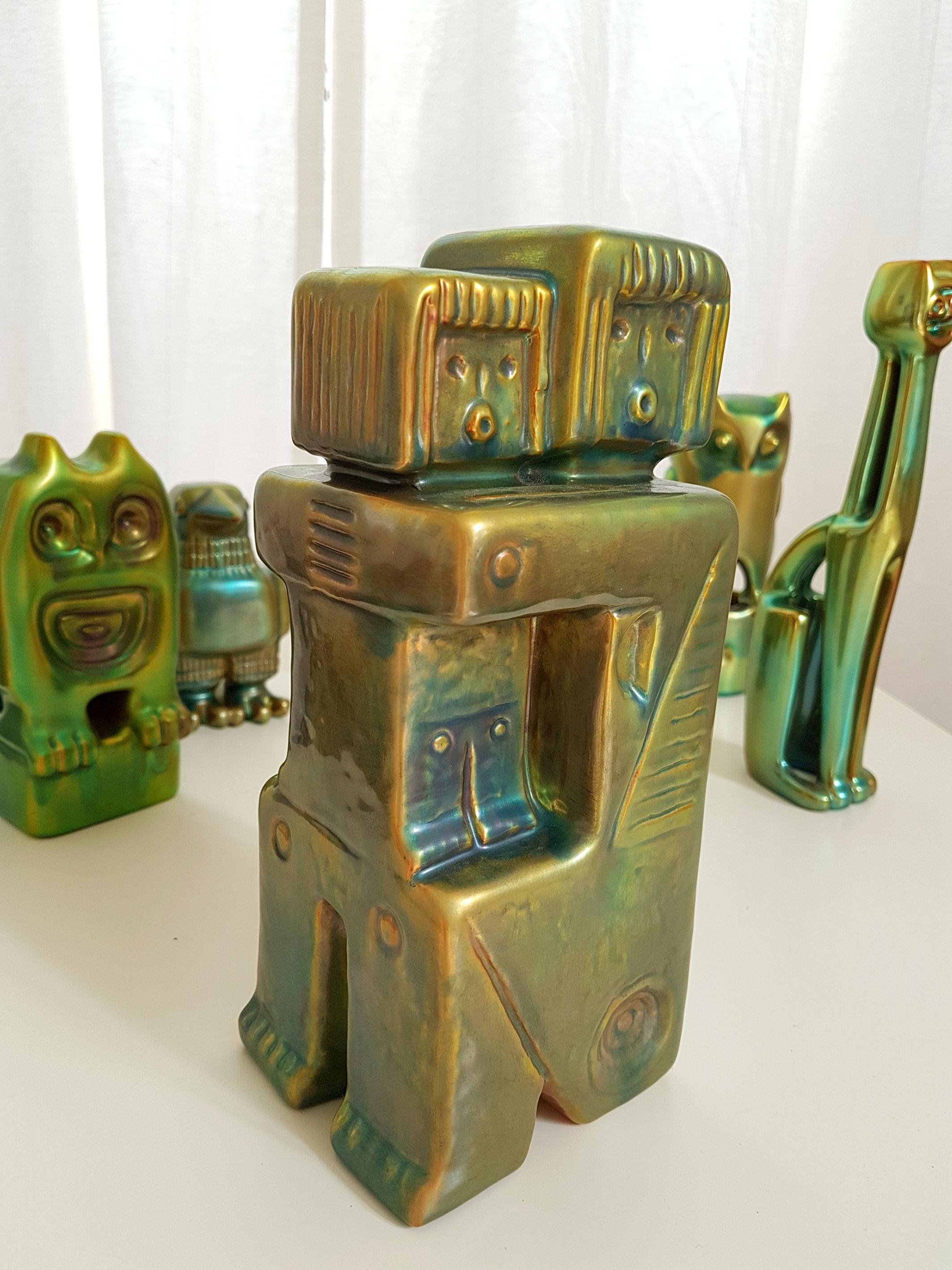 Satz von sechs Deckelfiguren aus grüner Eosin-Keramik des Jahrhunderts von Zsolnay:: mit Stempeln der 1960er Jahre 5