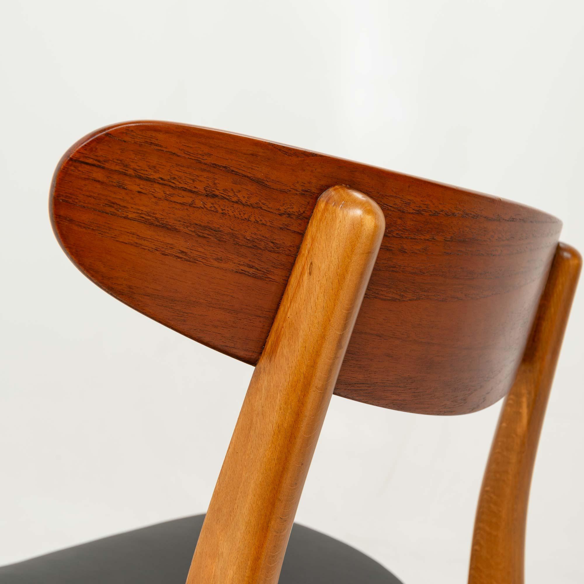 Satz von sechs CH-30 Esszimmerstühlen von Hans Wegner aus Teakholz und schwarzem Leder 5