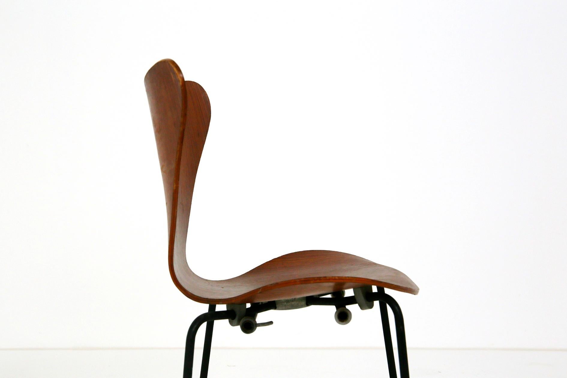 Fer Ensemble de six chaises d'Arne Jacobsen M. Butterfly pour la compagnie aérienne brésilienne, années 1950 en vente