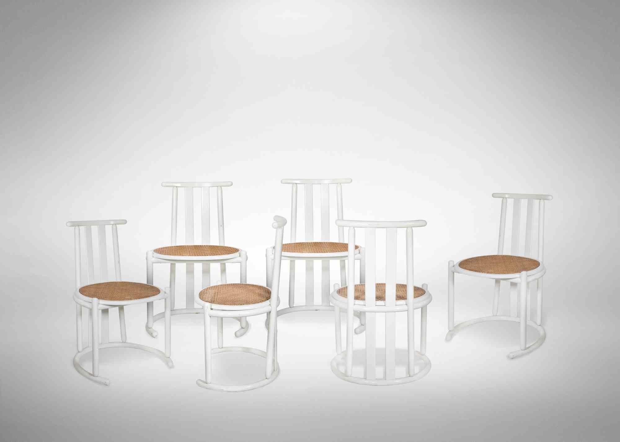 Ensemble de six chaises de style Baumann, 1970. 

Bois laqué.

Hauteur  82 cm, longueur 59 cm, profondeur 48 cm.  

Bonnes conditions.