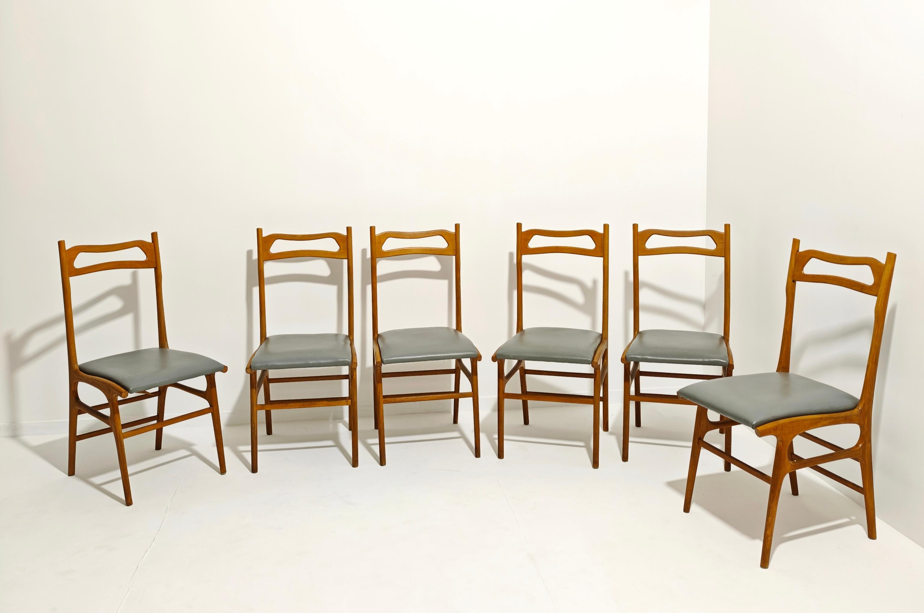 Set of six chairs in beech wood, foam, skai covering. Light and with refined lines. Italian production in the 50s. Please watch the video and photos carefully, thank you.

Weight: 6 kg


NOTE: We offer our customers an excellent and professional