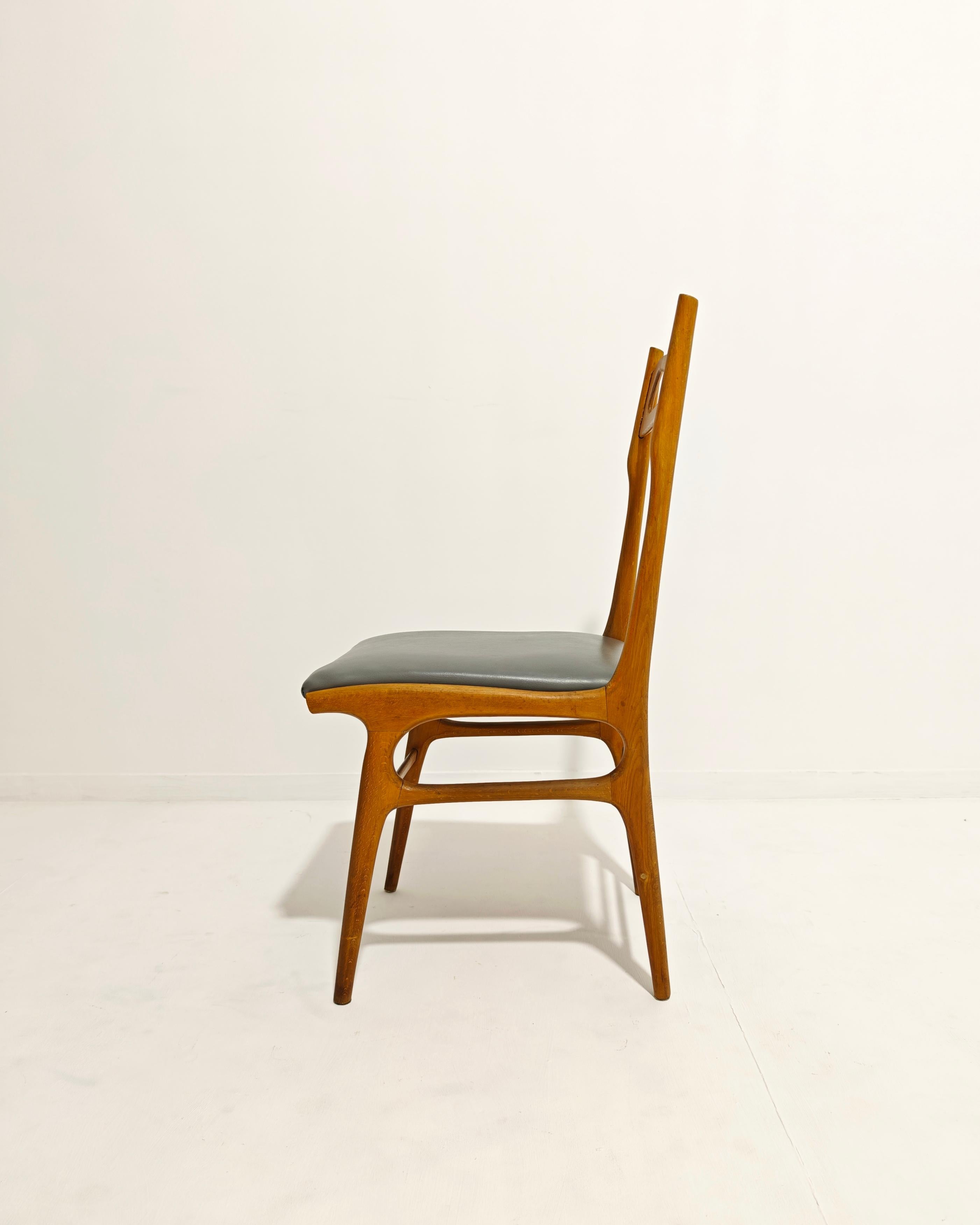 Set of Six Chairs Beech Wood Foam Skai Covering Mid-Century Design Italy 1950 Moderno de mediados de siglo en venta