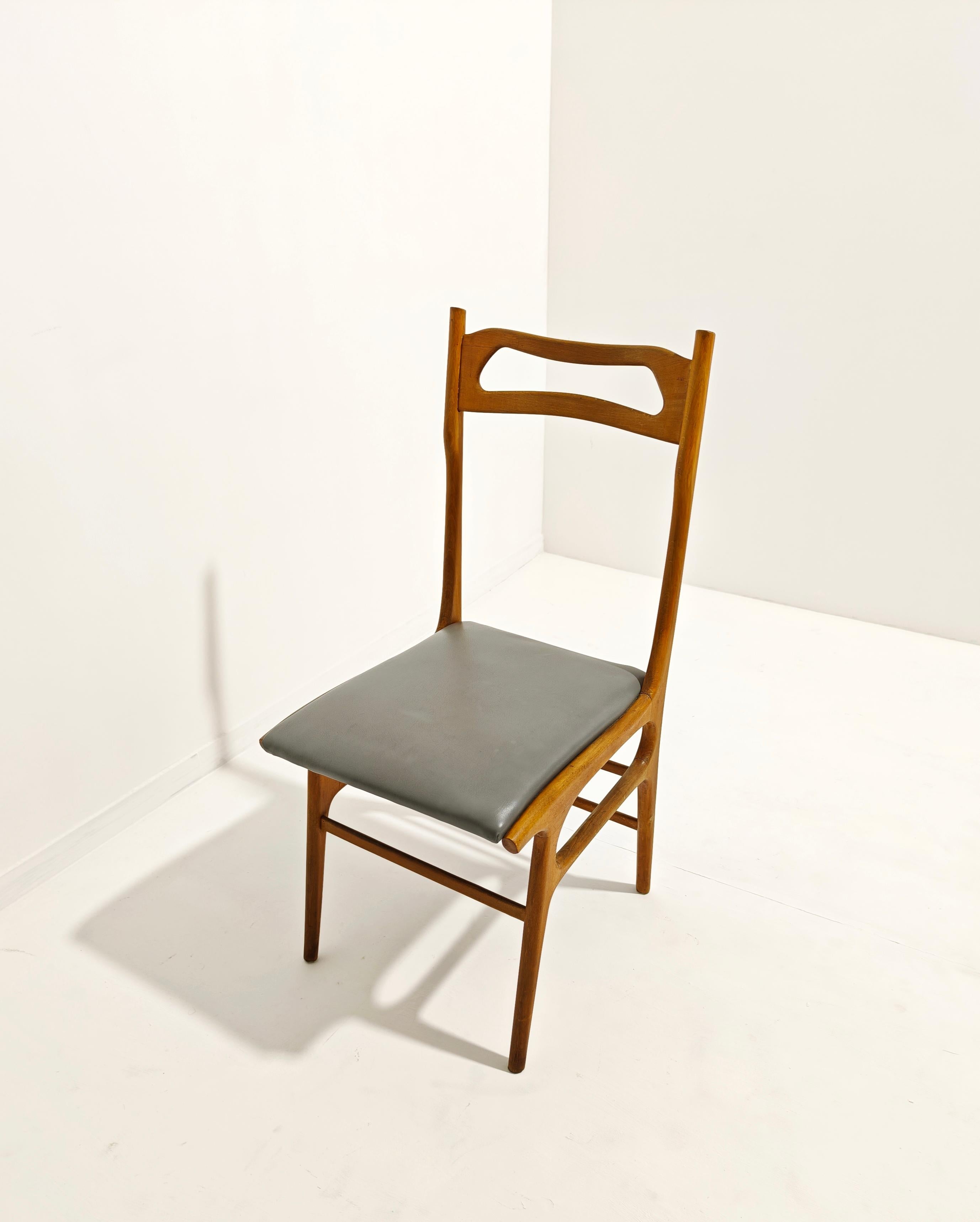 Set of Six Chairs Beech Wood Foam Skai Covering Mid-Century Design Italy 1950 Italiano en venta