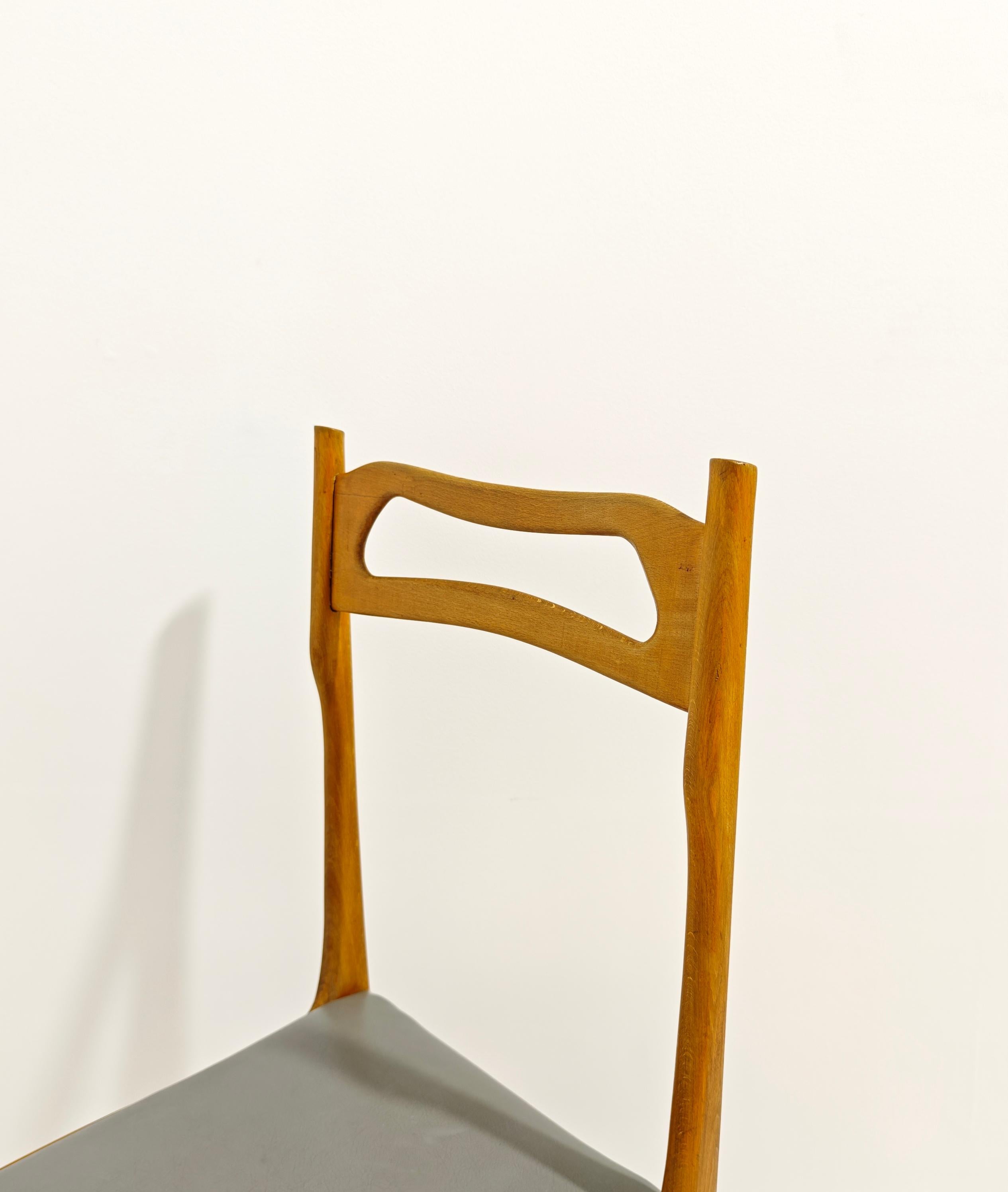 Set of Six Chairs Beech Wood Foam Skai Covering Mid-Century Design Italy 1950 siglo XX en venta