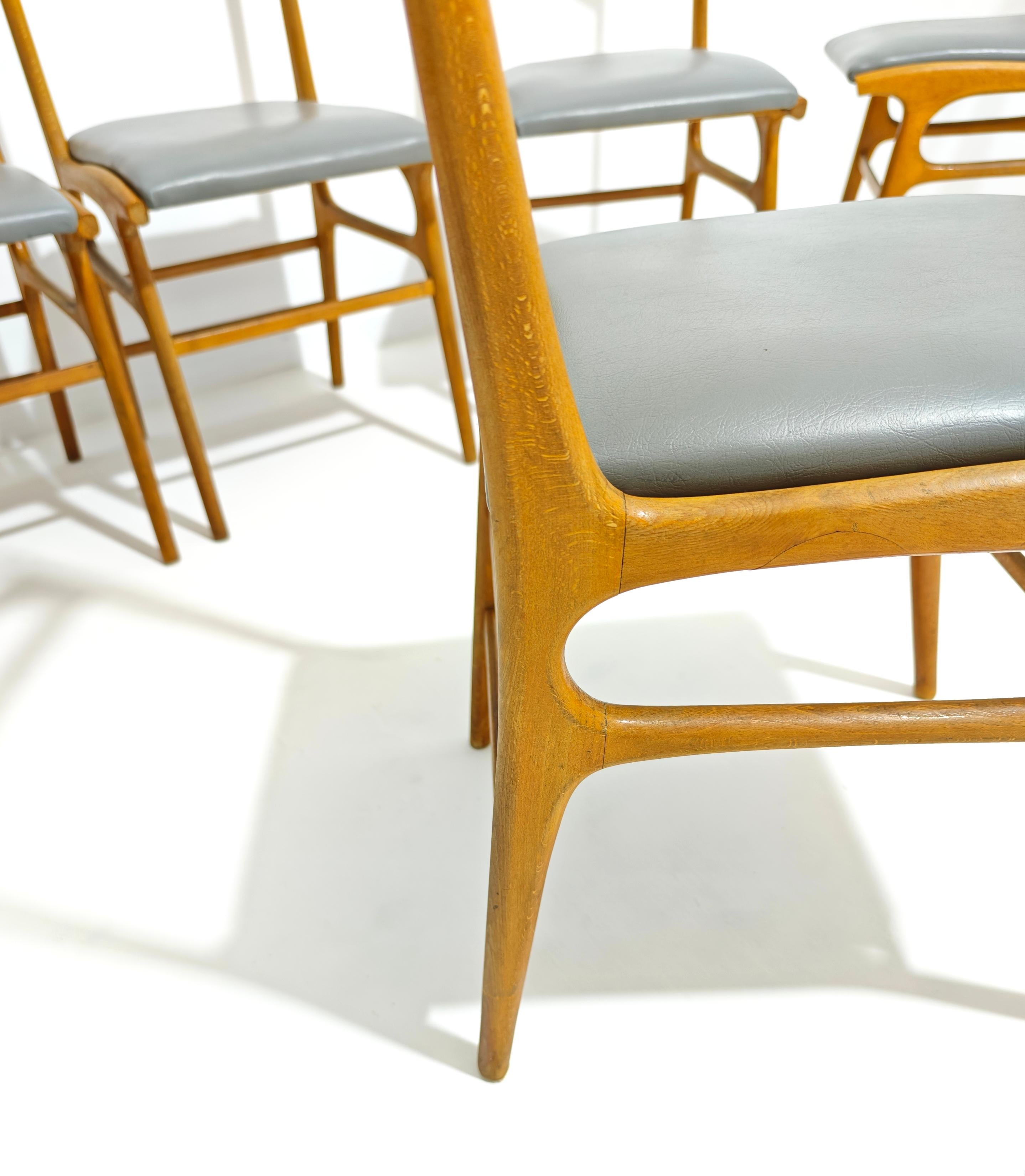 Set of Six Chairs Beech Wood Foam Skai Covering Mid-Century Design Italy 1950 en venta 2