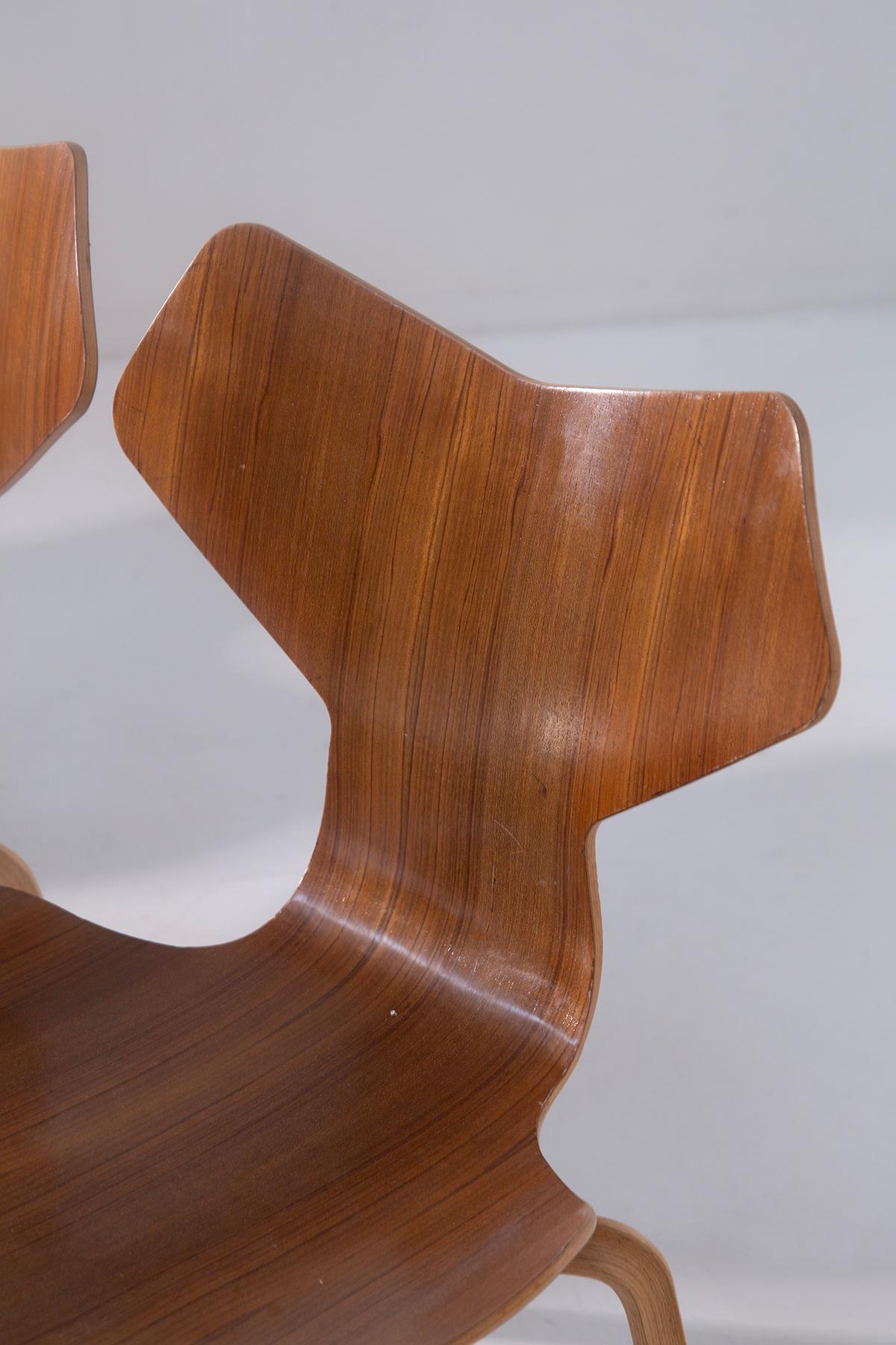 Satz von sechs Stühlen von Arne Jacobsen Mod. Grand Prix Prod. Fritz Hansen (Danish) im Angebot