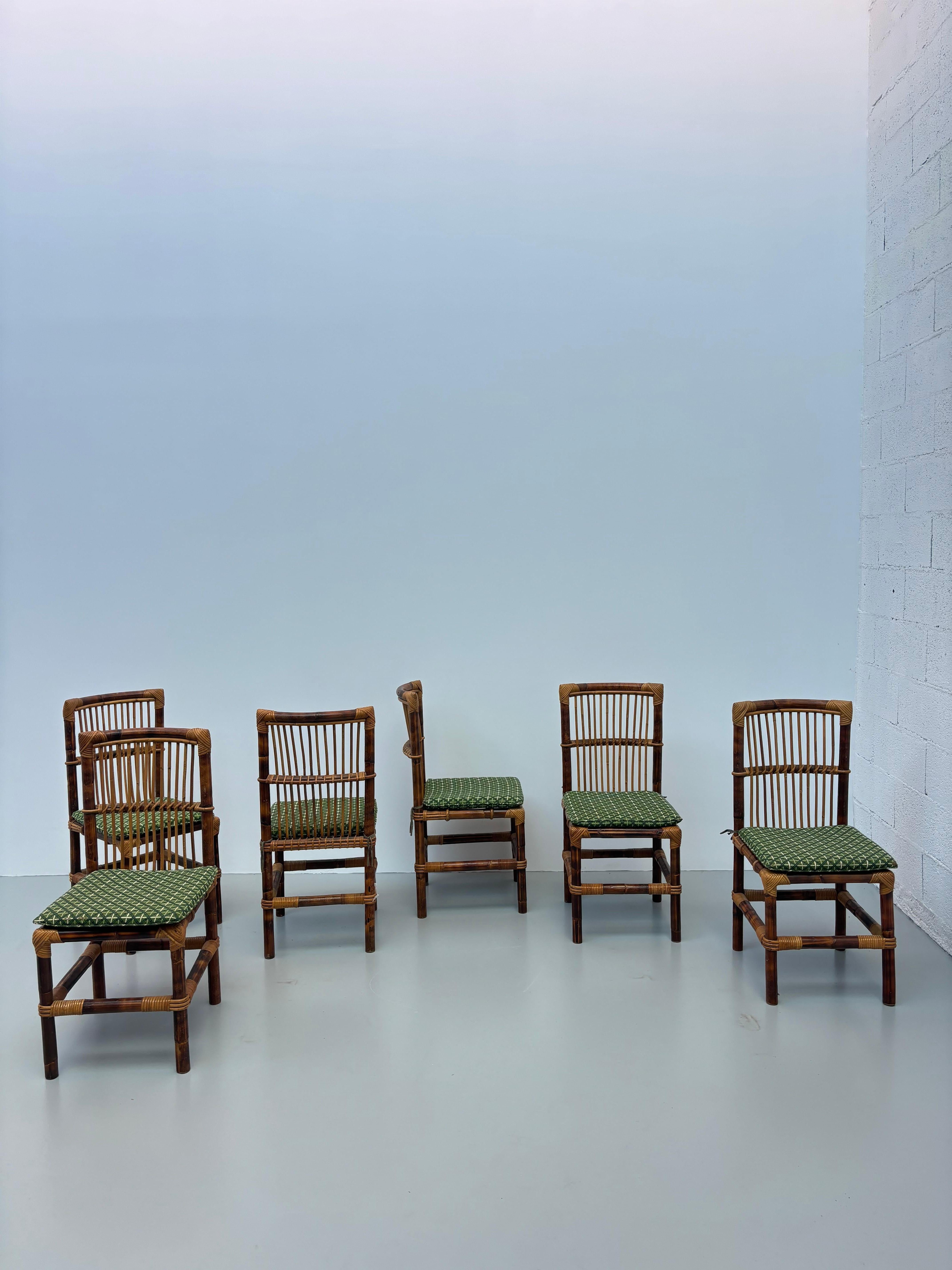 Jolie ensemble de six chaises par Audoux Minnet à Golf Juan, vers 1950.
Jede Liege hat eine Pforte  son étiquette. 
