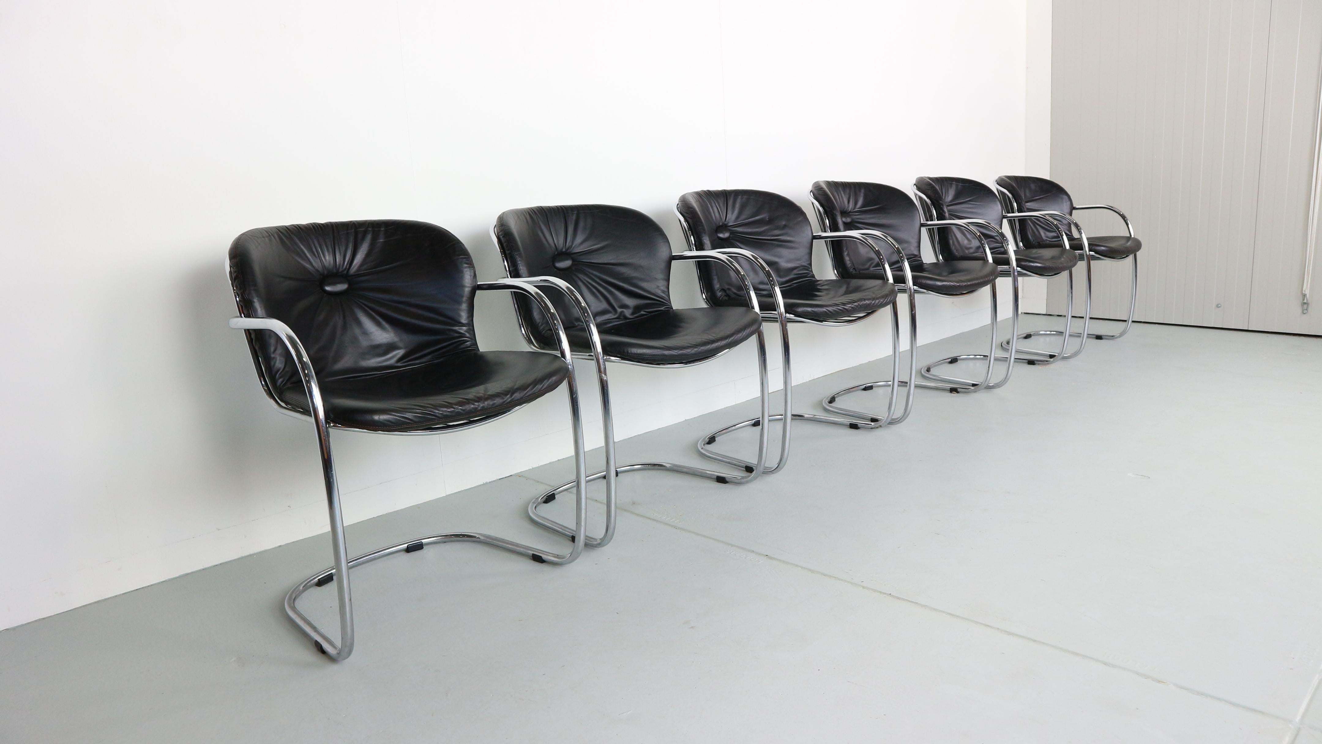 Six chairs in tubular metal and black leather, icon of the 1970s of this Maestro of the Italian design. Structure in curved metal tube, for these six chairs by Gastone Rinaldi. Seat covered with a fine leather cushion. Comfortable and enveloping
