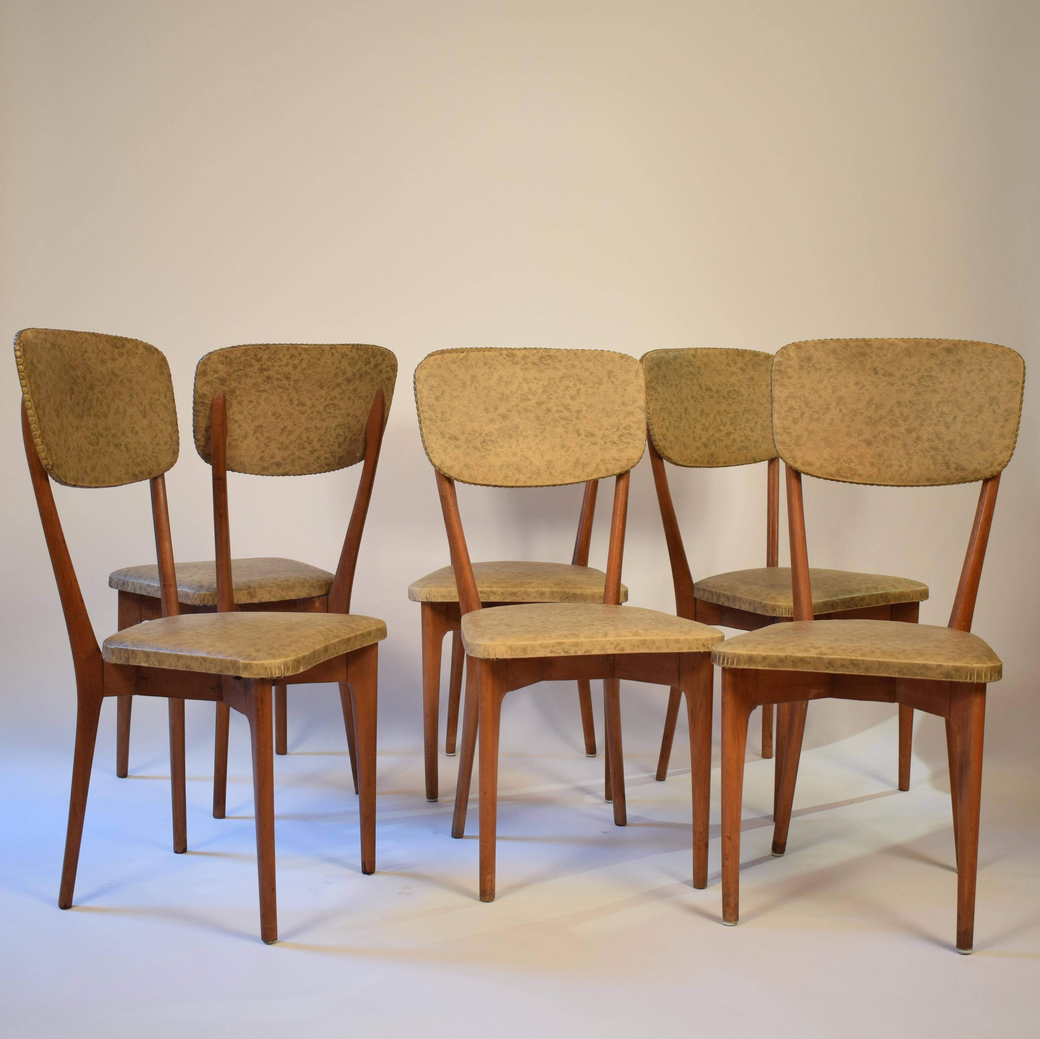 This set of 6 chairs where designed Ico Parisi in the 1950s and produced by Figli de Amadeo de Cassina.
The chairs have the original upholstery and surface.
They are in a very good condition.
